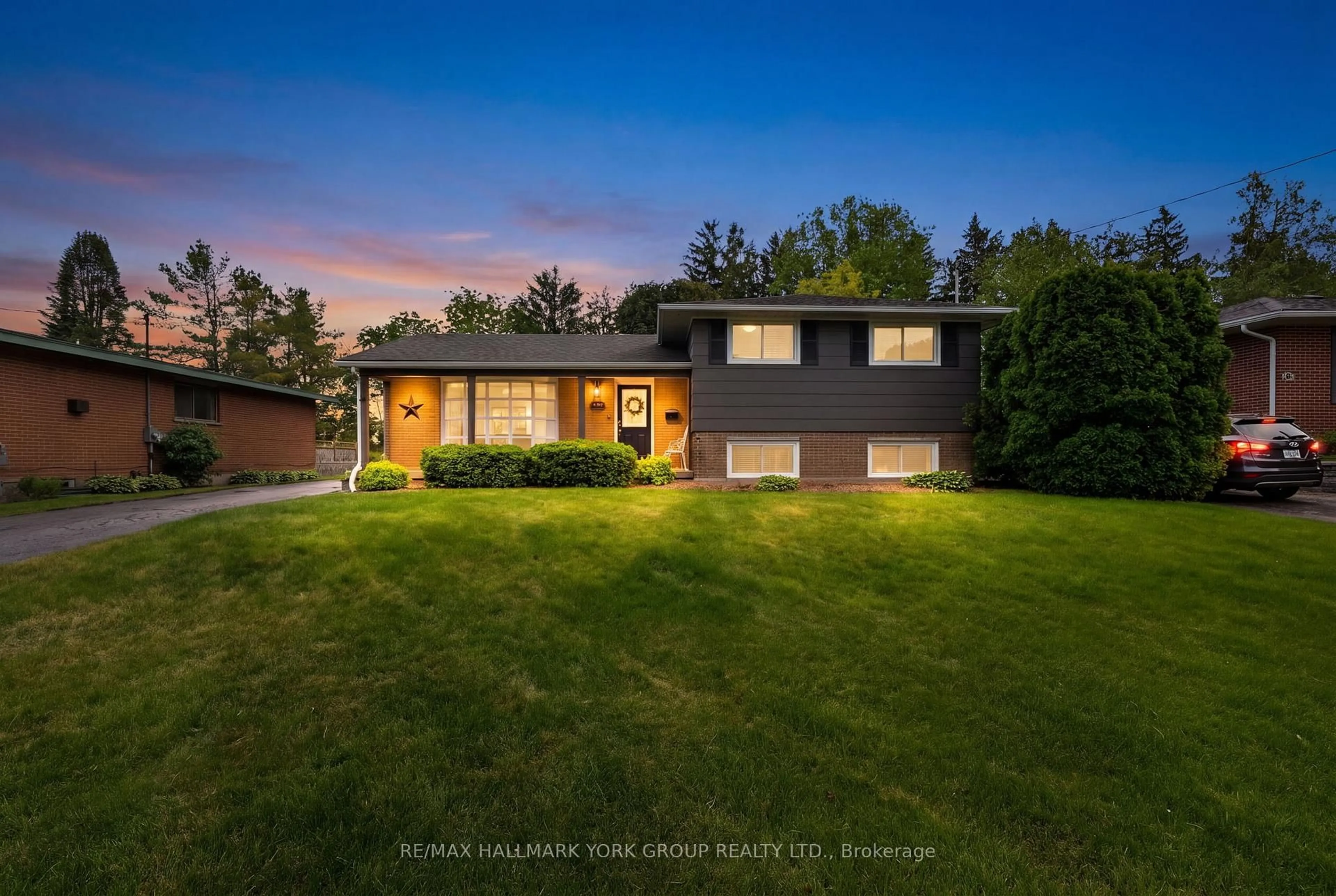 A pic from outside/outdoor area/front of a property/back of a property/a pic from drone, street for 49 Orma Dr, Orillia Ontario L3V 4J7