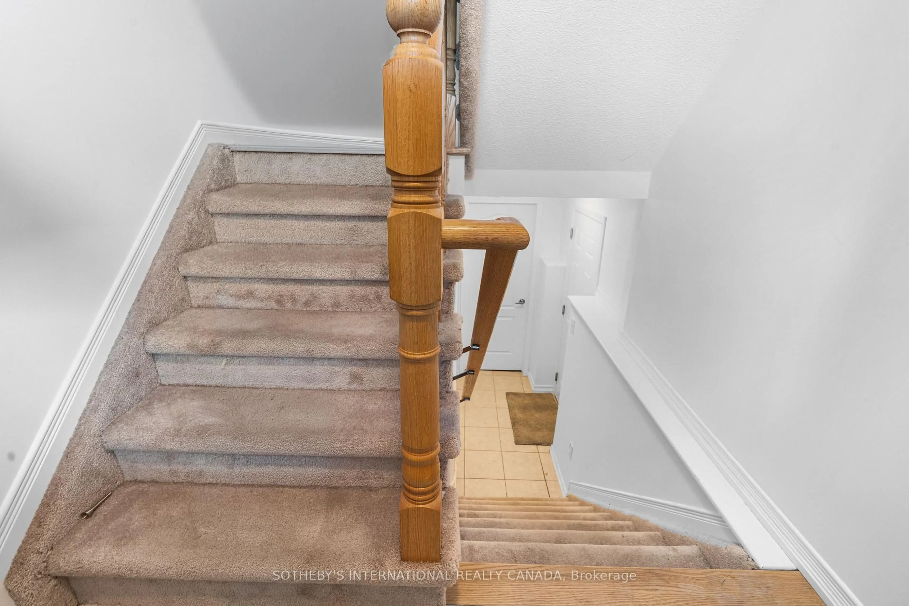 Stairs for 77 Franks Way, Barrie Ontario L4N 3J1
