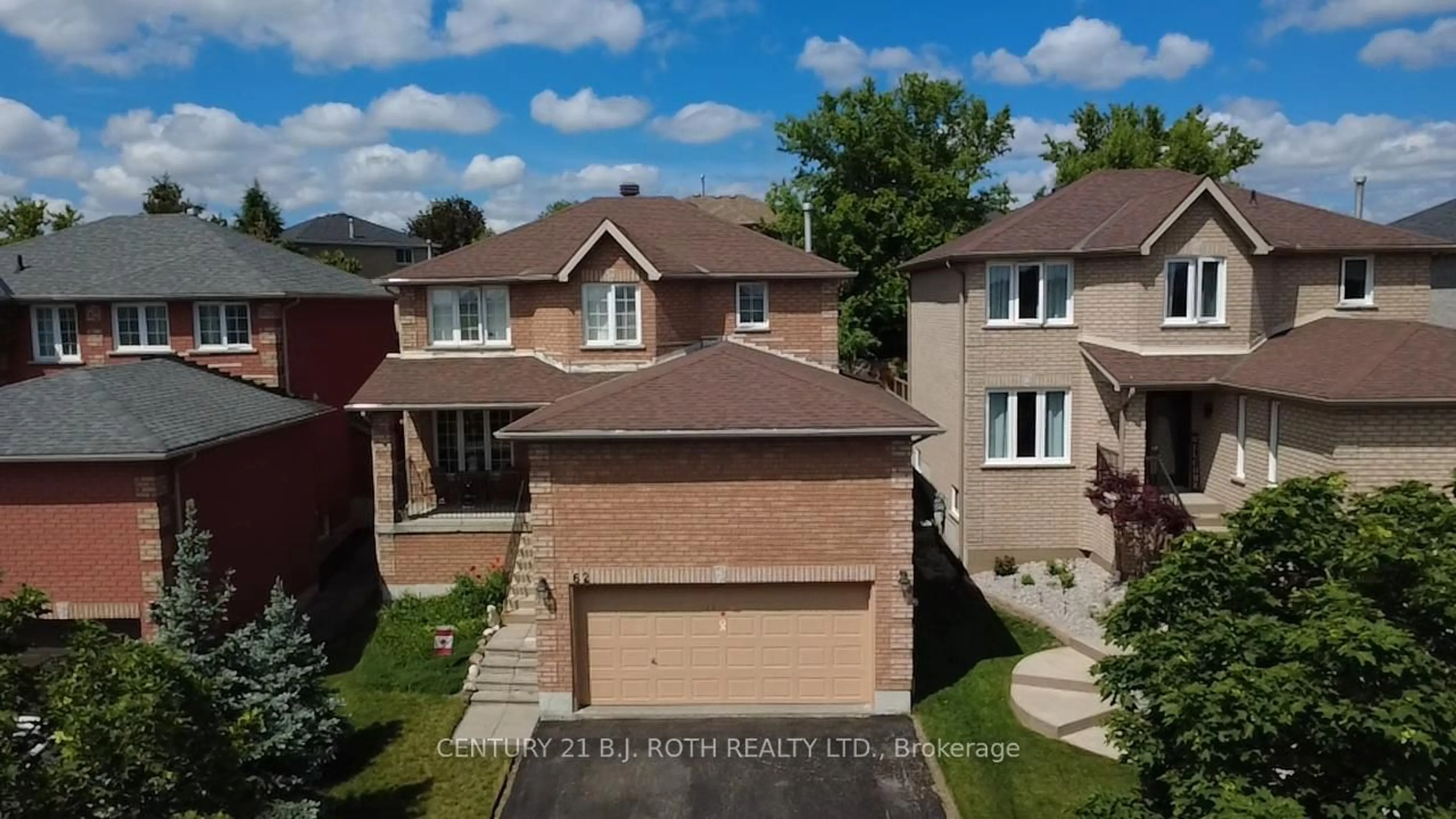 A pic from outside/outdoor area/front of a property/back of a property/a pic from drone, street for 62 Loon Ave, Barrie Ontario L4N 8V9