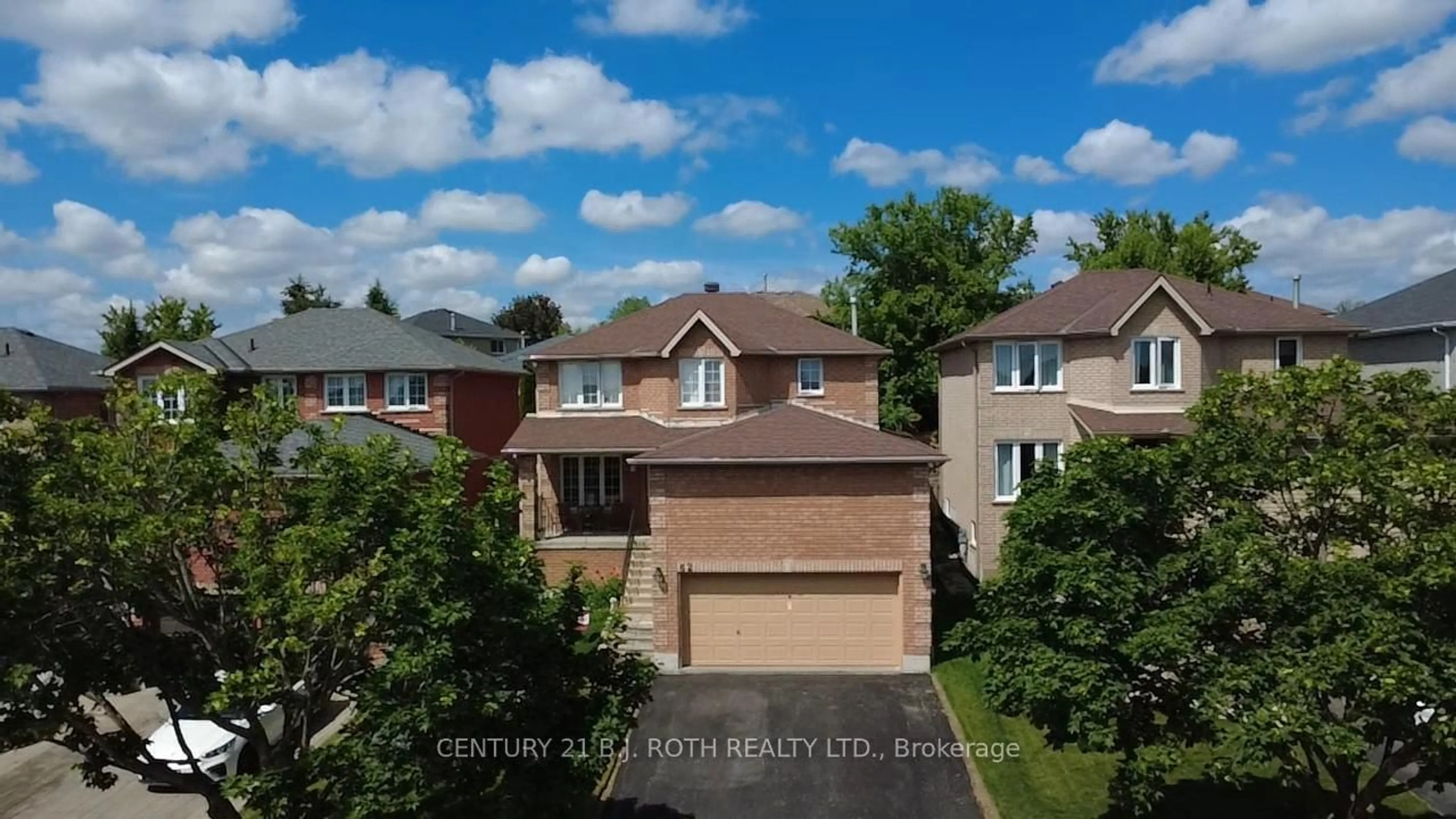 A pic from outside/outdoor area/front of a property/back of a property/a pic from drone, street for 62 Loon Ave, Barrie Ontario L4N 8V9