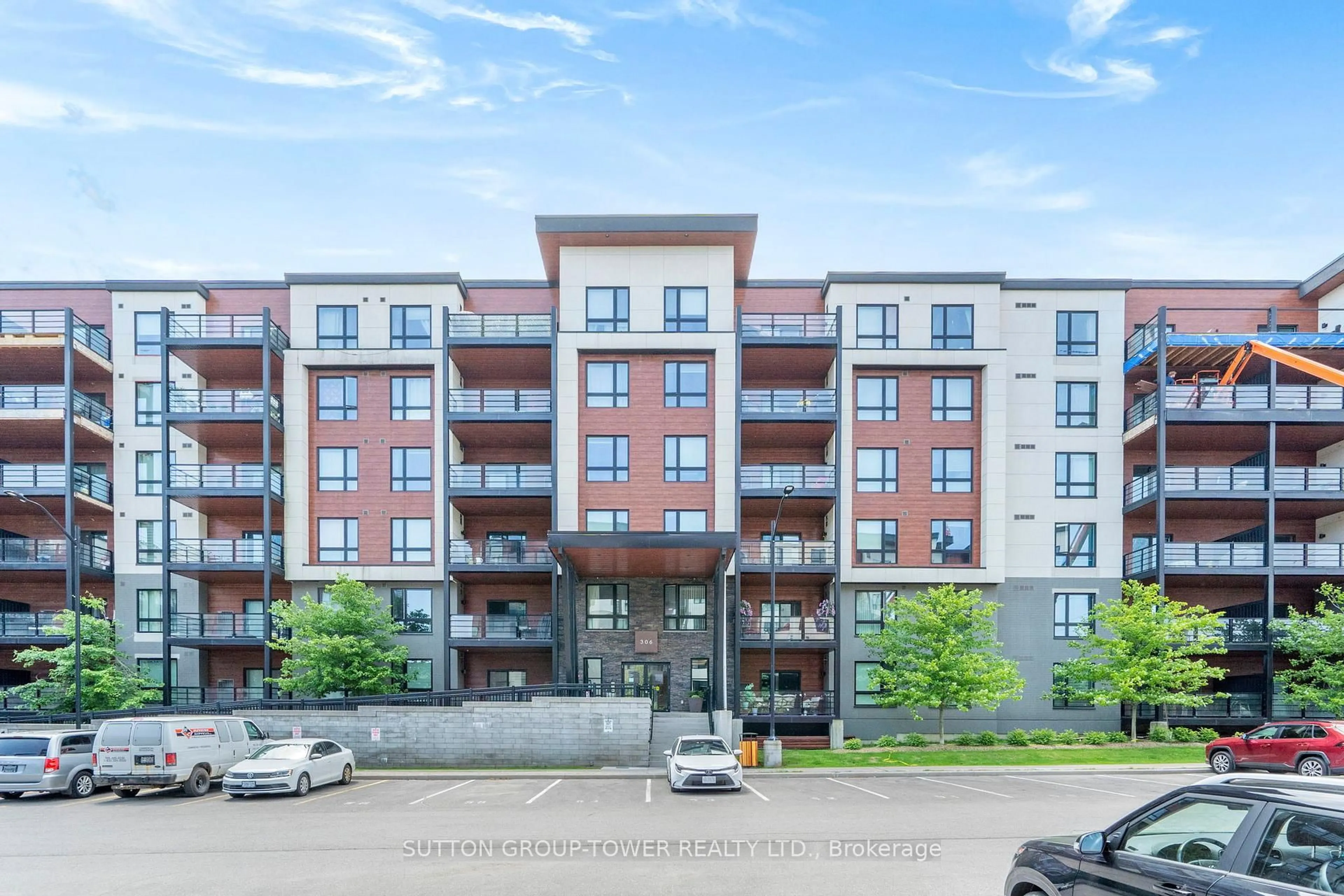 Patio, building for 306 Essa Rd #314, Barrie Ontario L9J 0H4