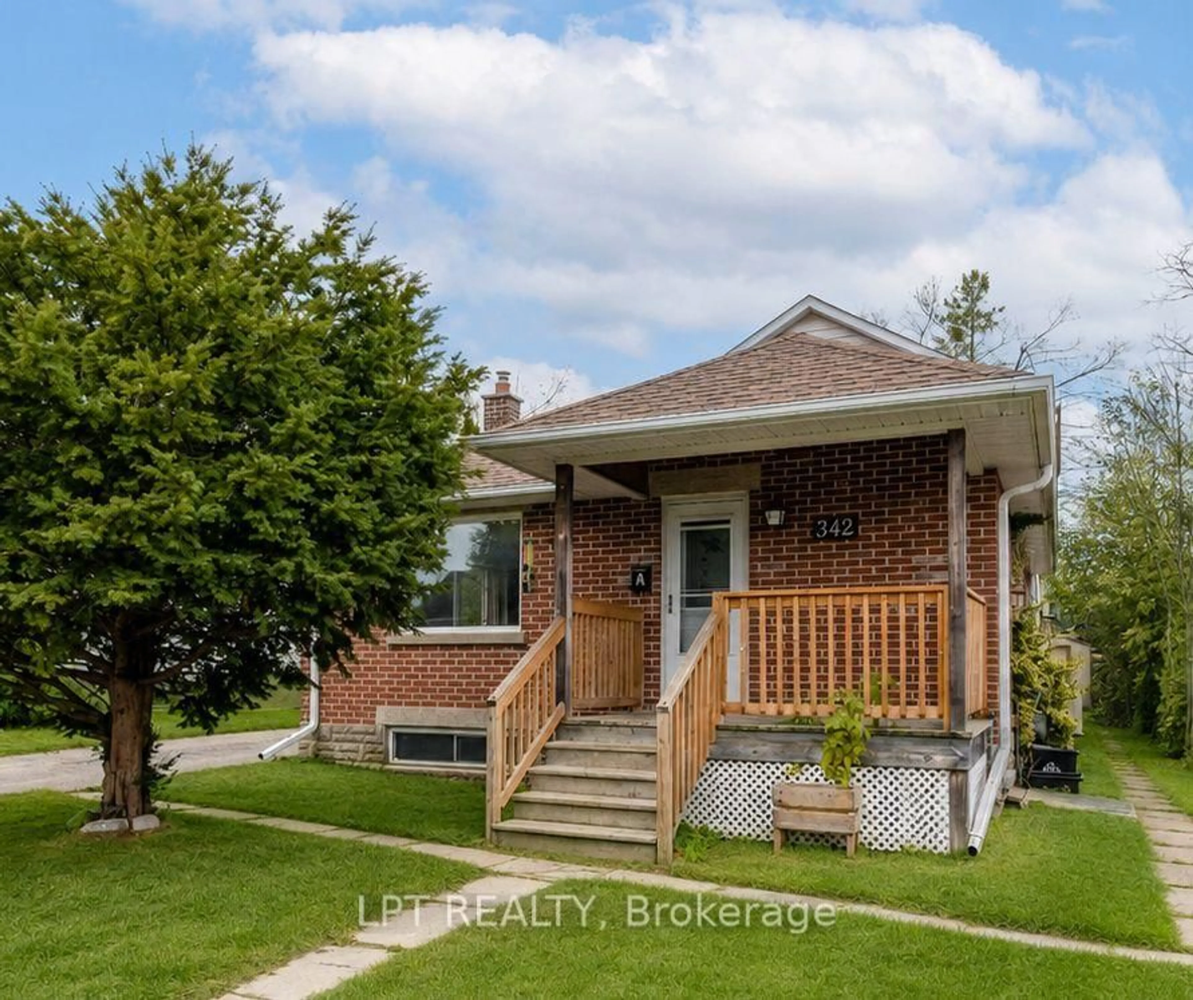 Home with brick exterior material, street for 342 Linwood Ave, Orillia Ontario L3V 2X1