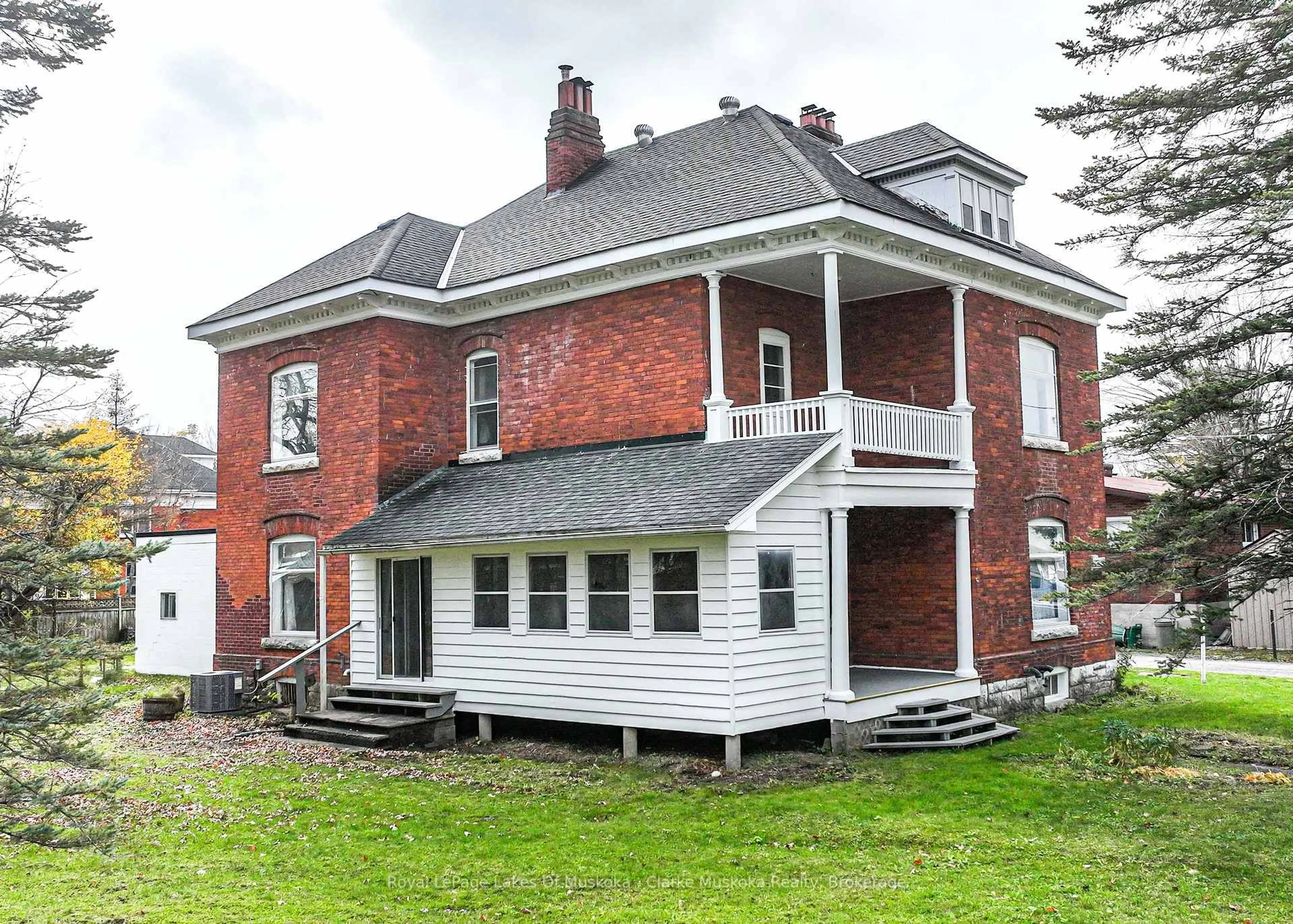 Home with brick exterior material, building for 1 Sturgeon Bay Rd, Severn Ontario L0K 1E0