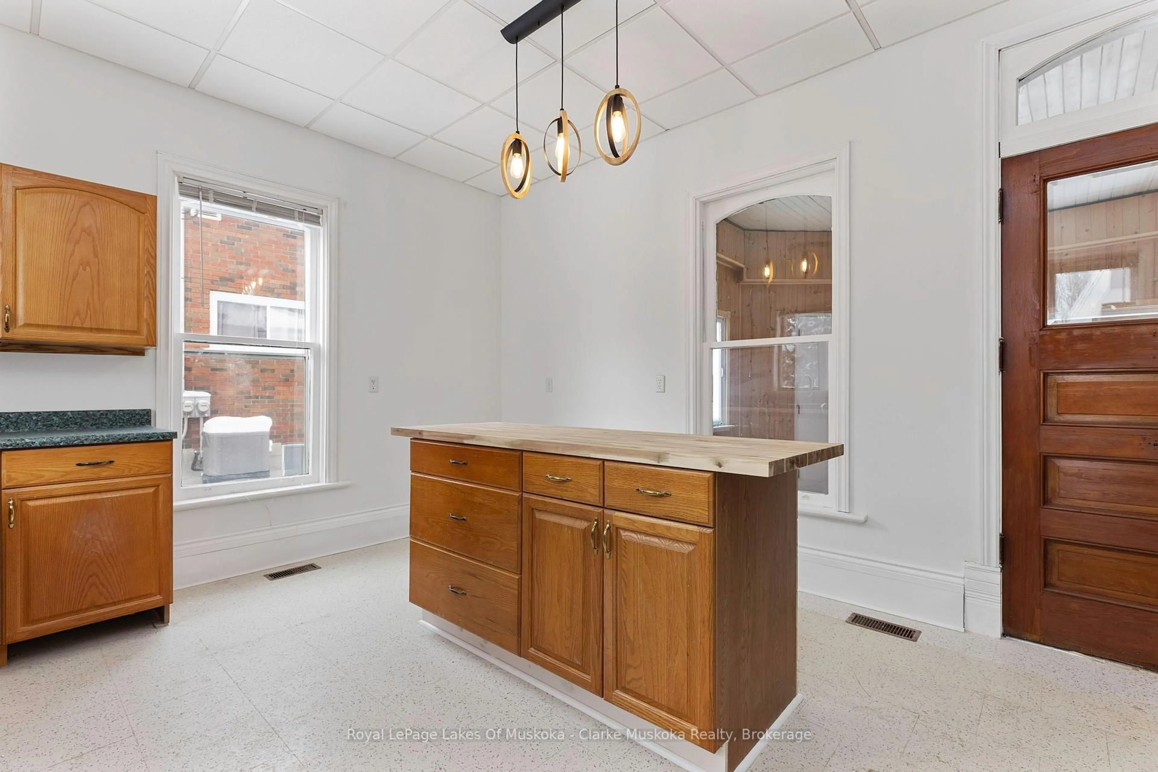 Open concept kitchen, unknown for 1 Sturgeon Bay Rd, Severn Ontario L0K 1E0