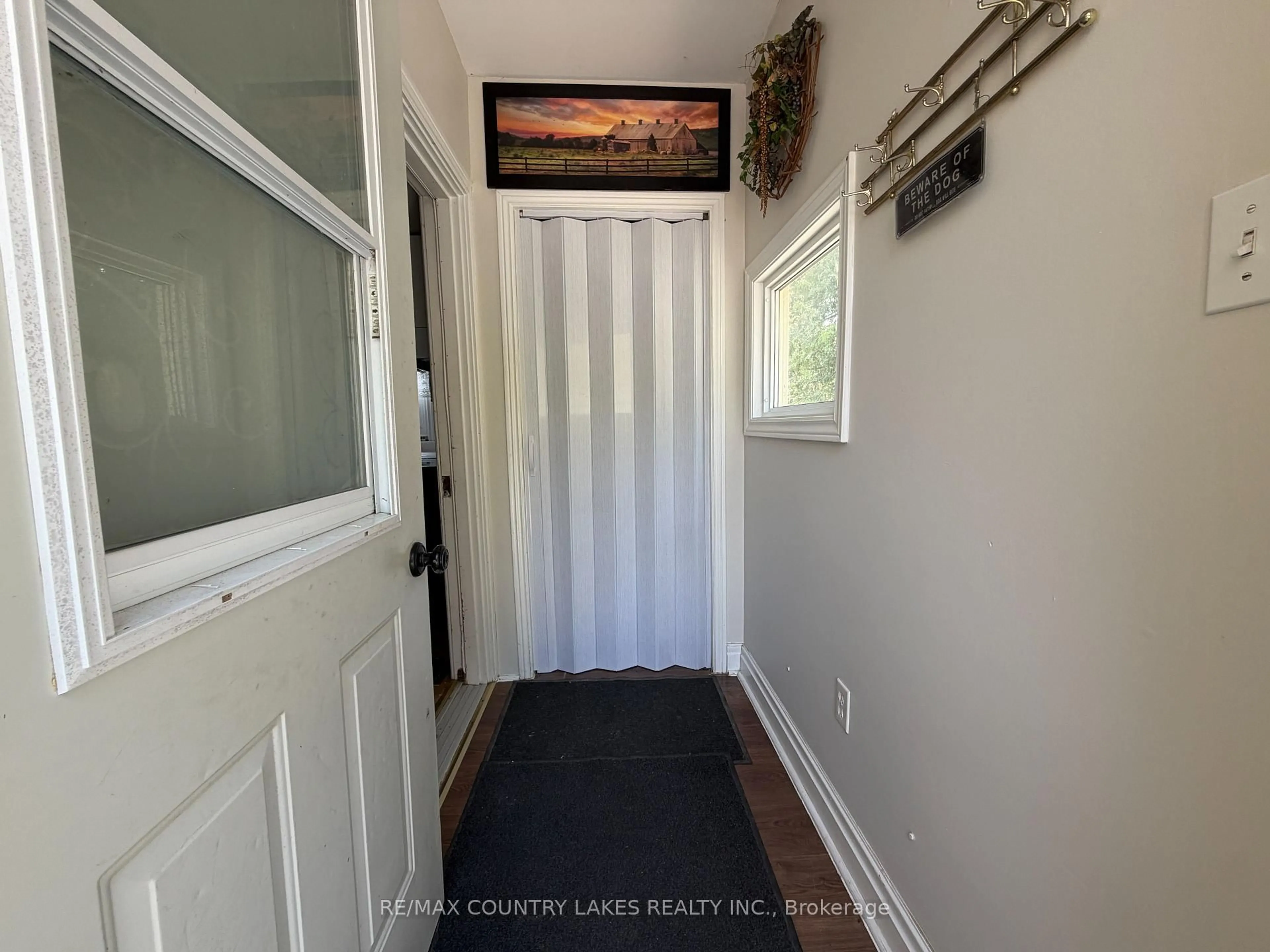 Indoor entryway for 1645 Concession A Rd, Ramara Ontario L0K 1B0