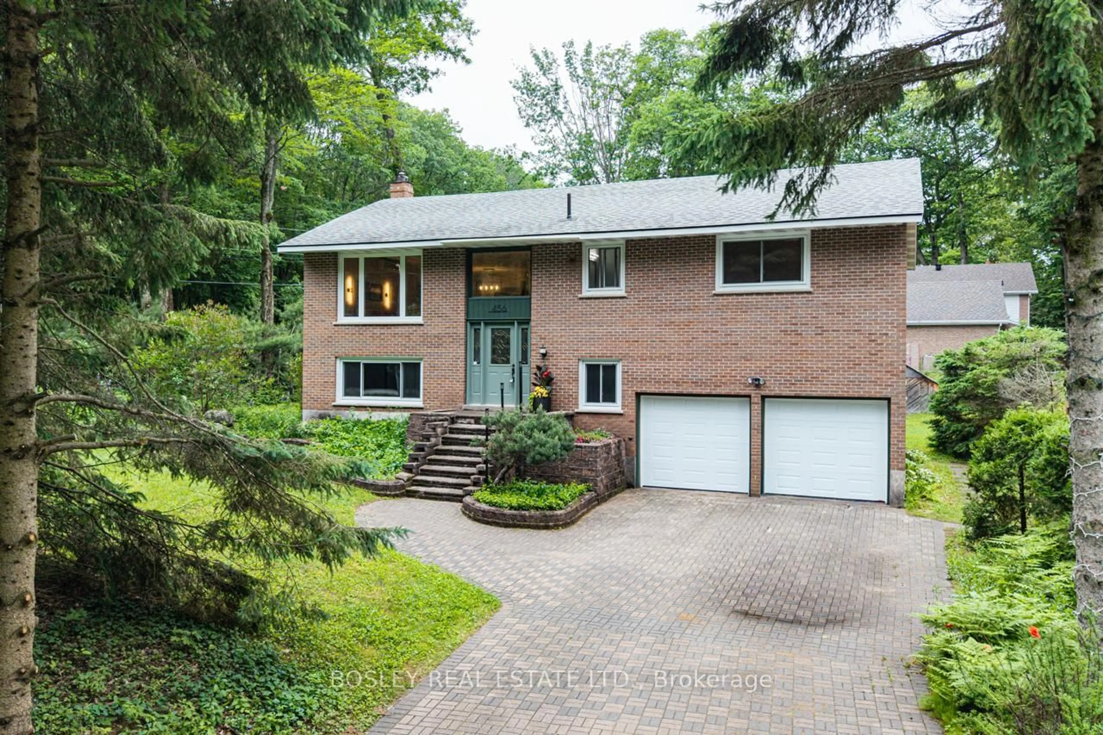 Home with brick exterior material, street for 456 Parkview Crt, Midland Ontario L4R 5G3