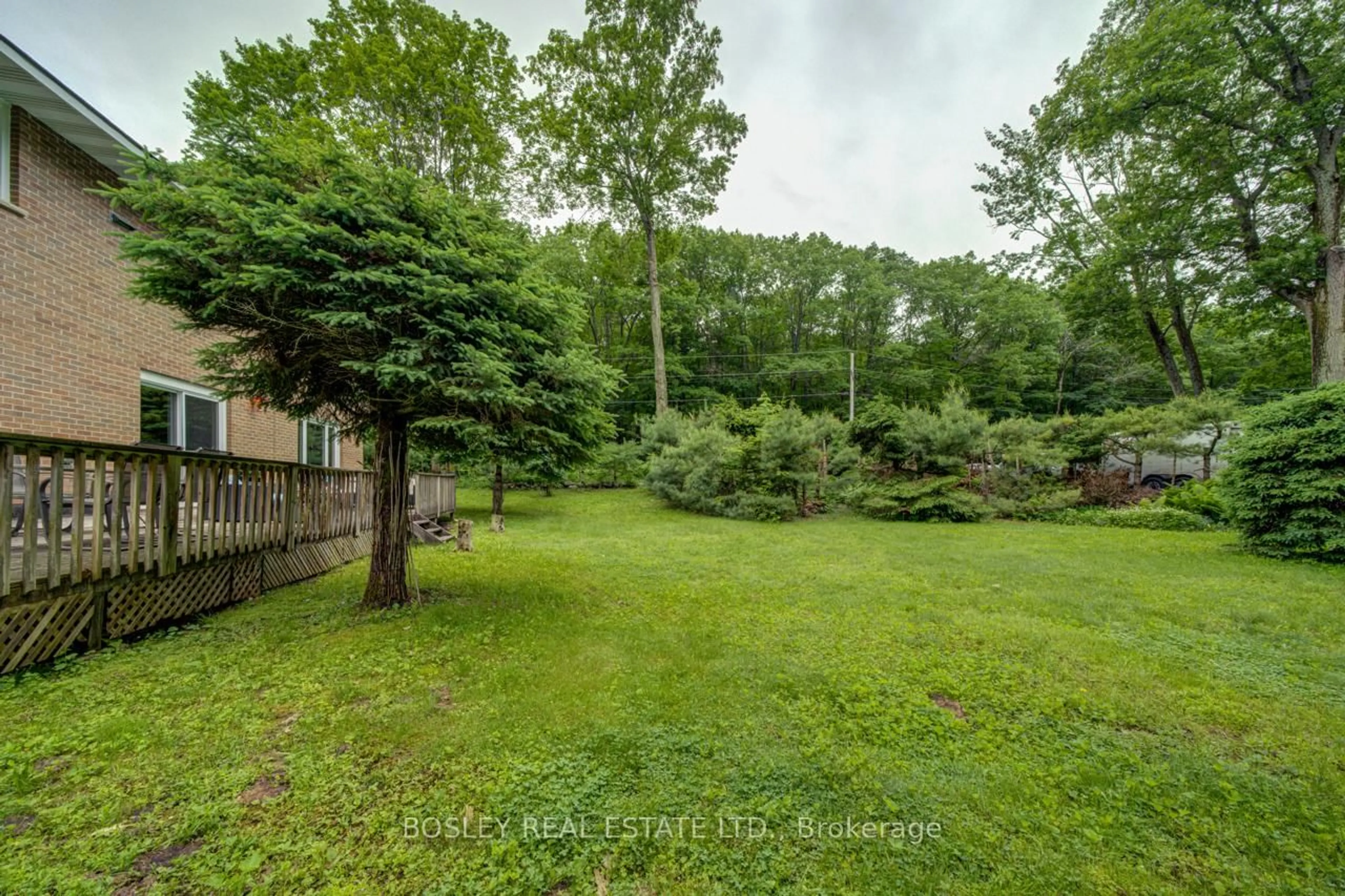 Patio, forest/trees view for 456 Parkview Crt, Midland Ontario L4R 5G3