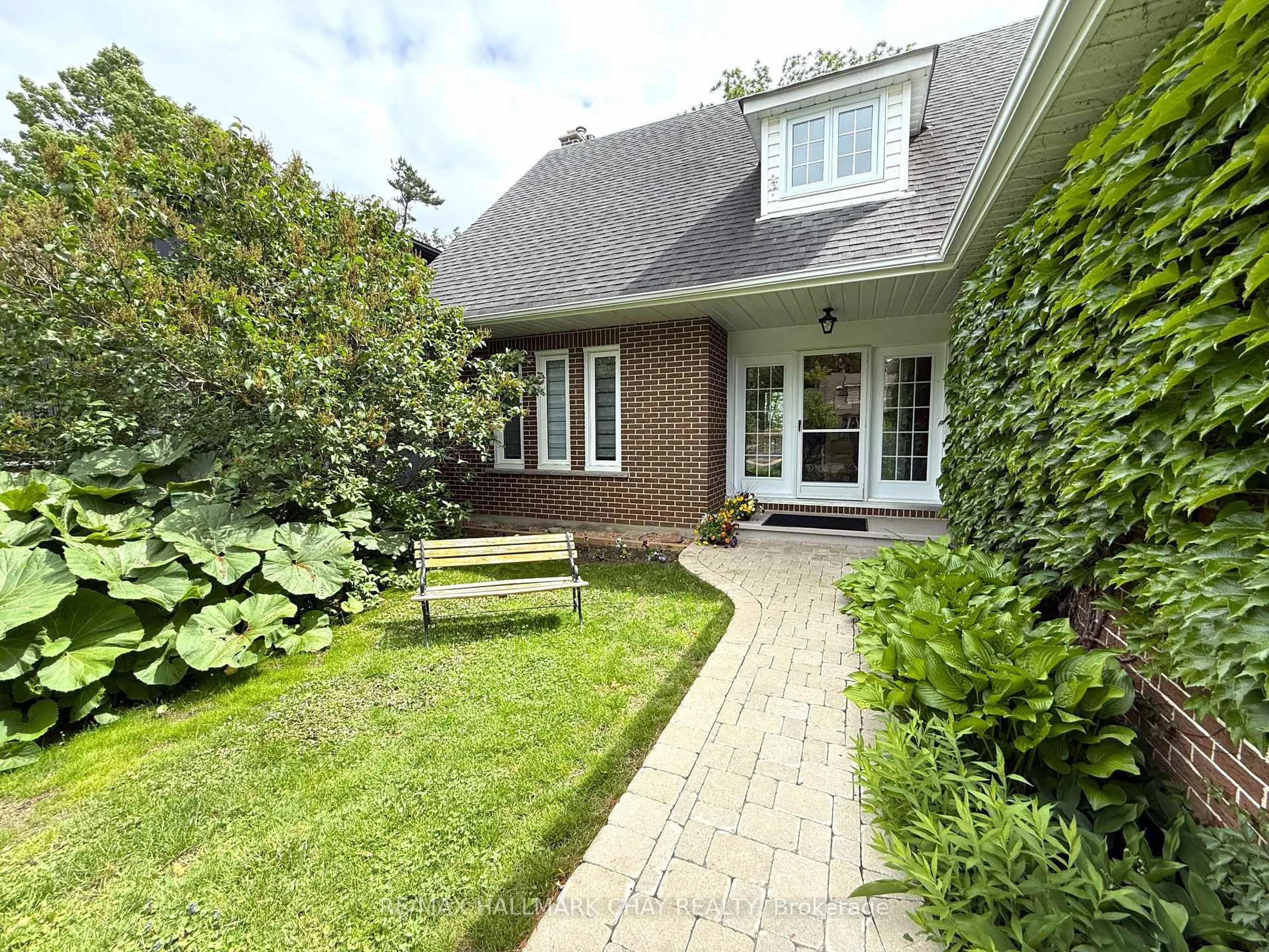 Home with brick exterior material, street for 365 Codrington St, Barrie Ontario L4M 1S9