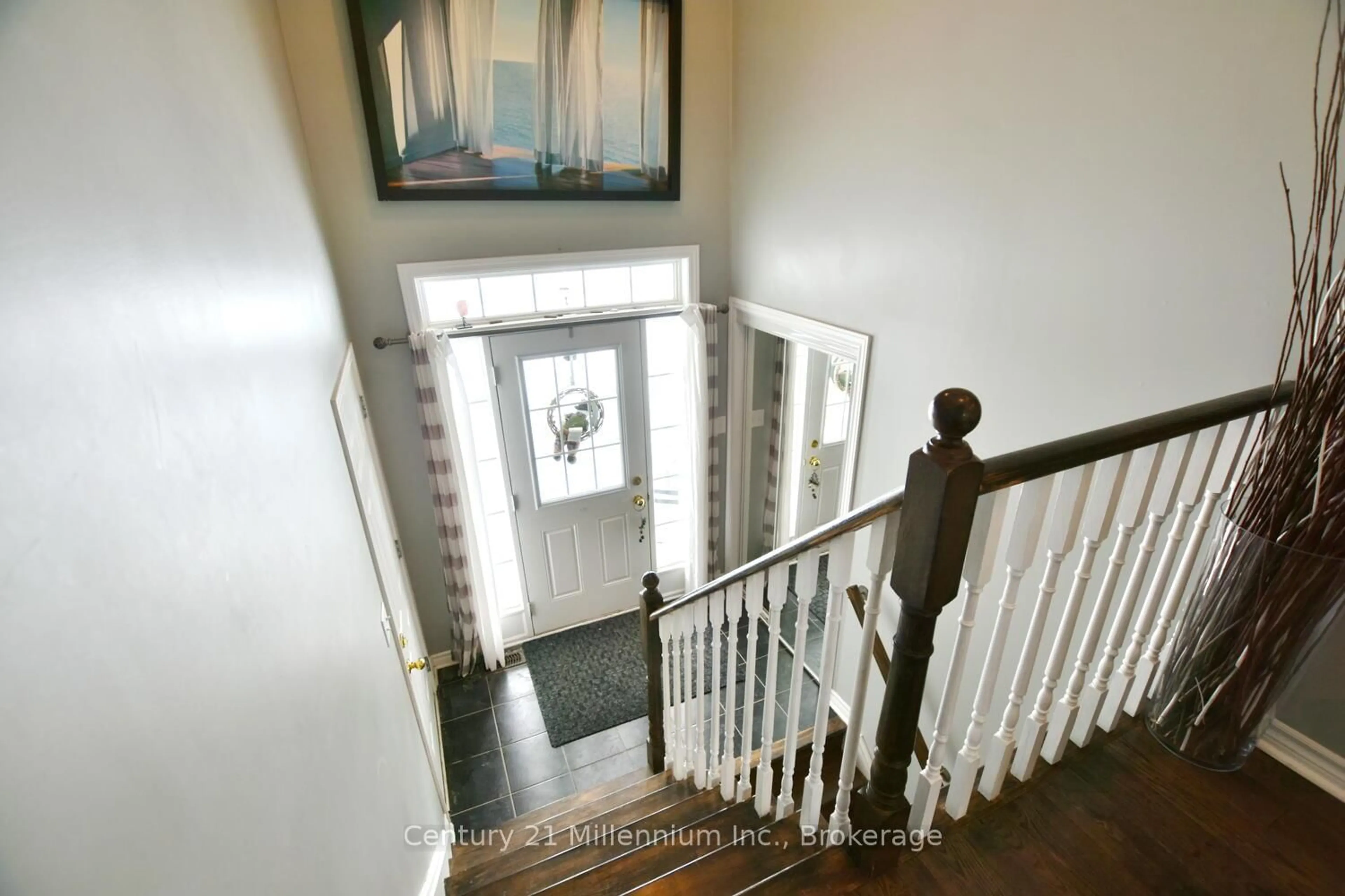 Indoor foyer for 133 White Sands Way, Wasaga Beach Ontario L9Z 0C6