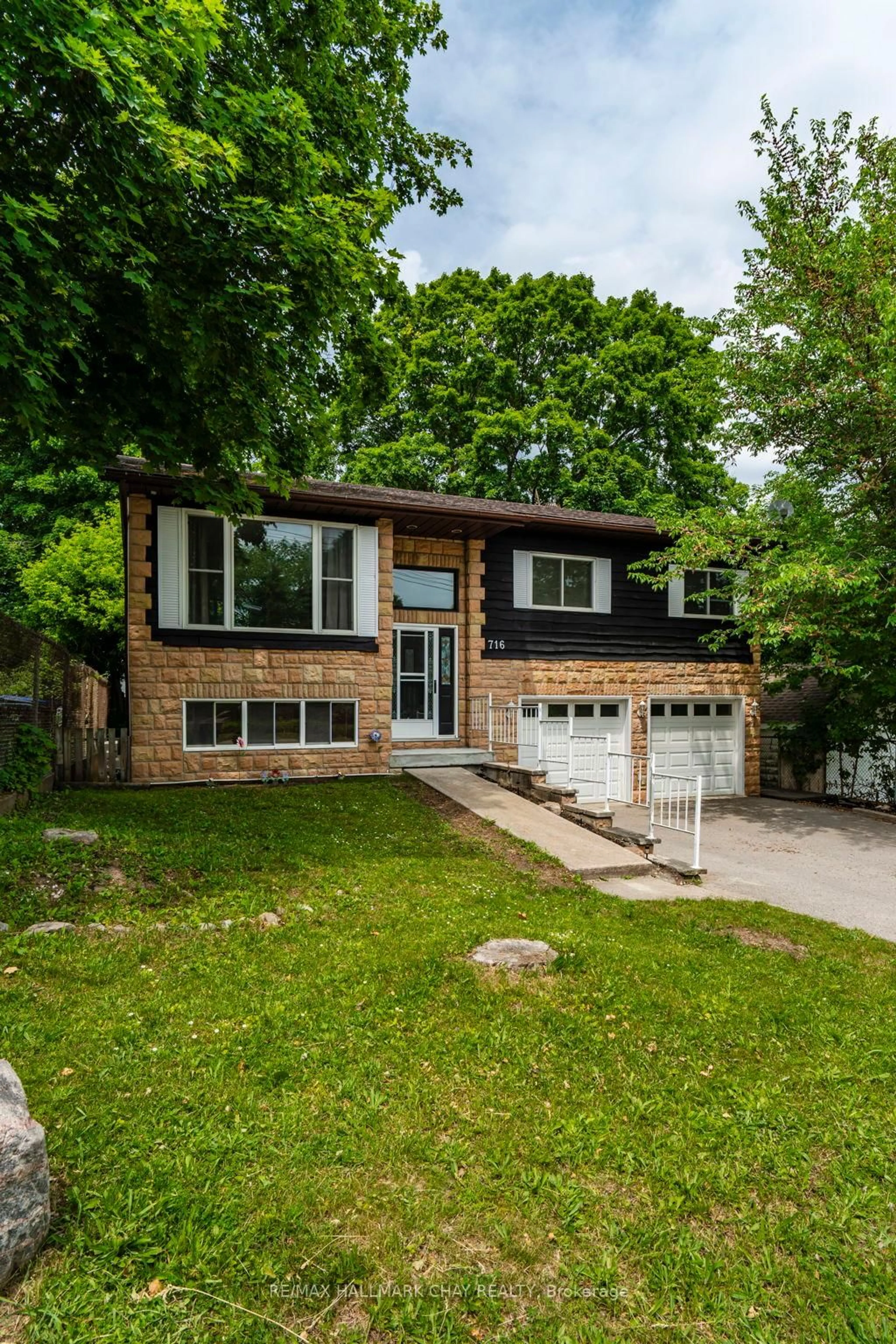 Home with brick exterior material, street for 716 Dominion Ave, Midland Ontario L4R 1S6