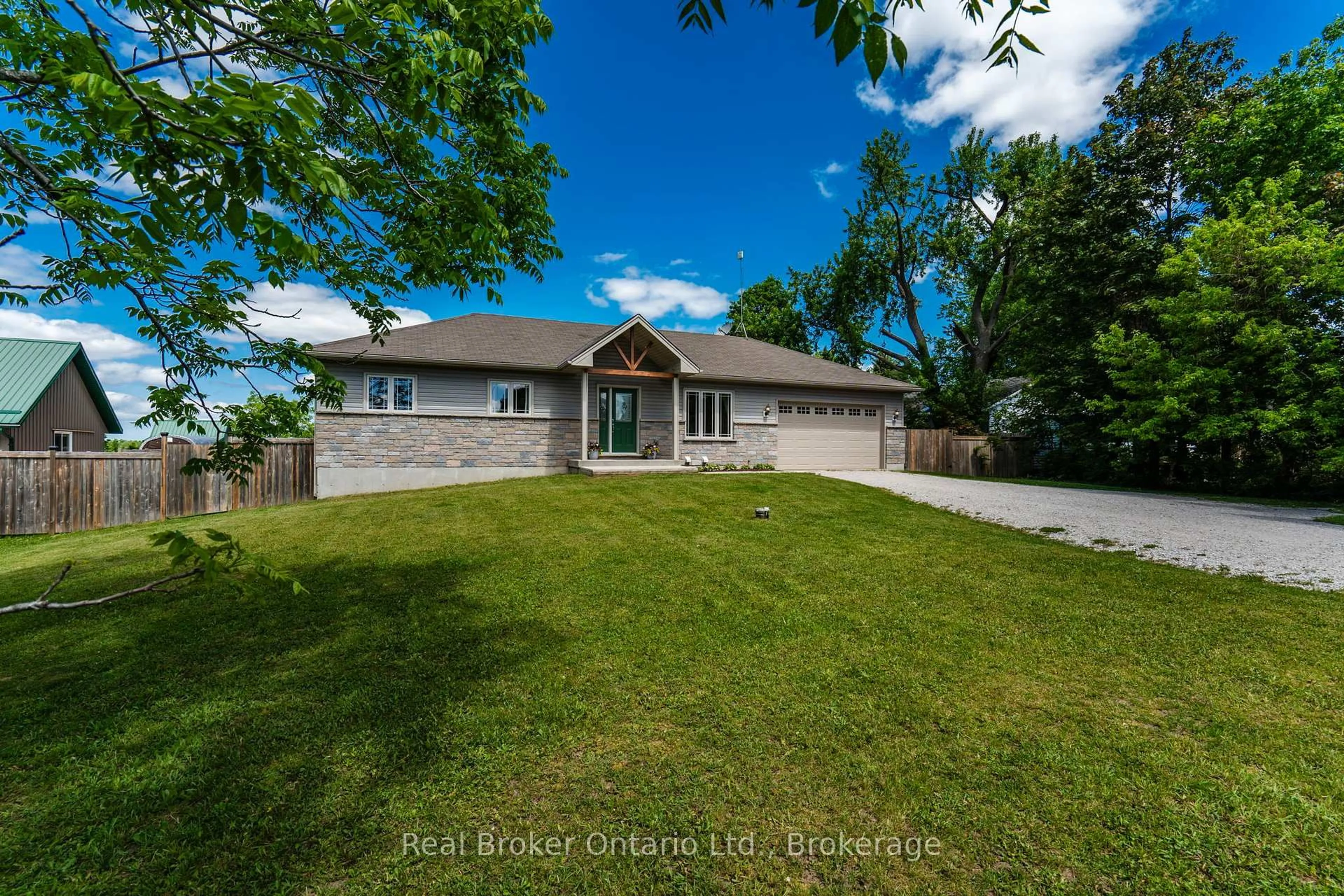 A pic from outside/outdoor area/front of a property/back of a property/a pic from drone, unknown for 4984 Vasey Rd, Tay Ontario L4R 4K3