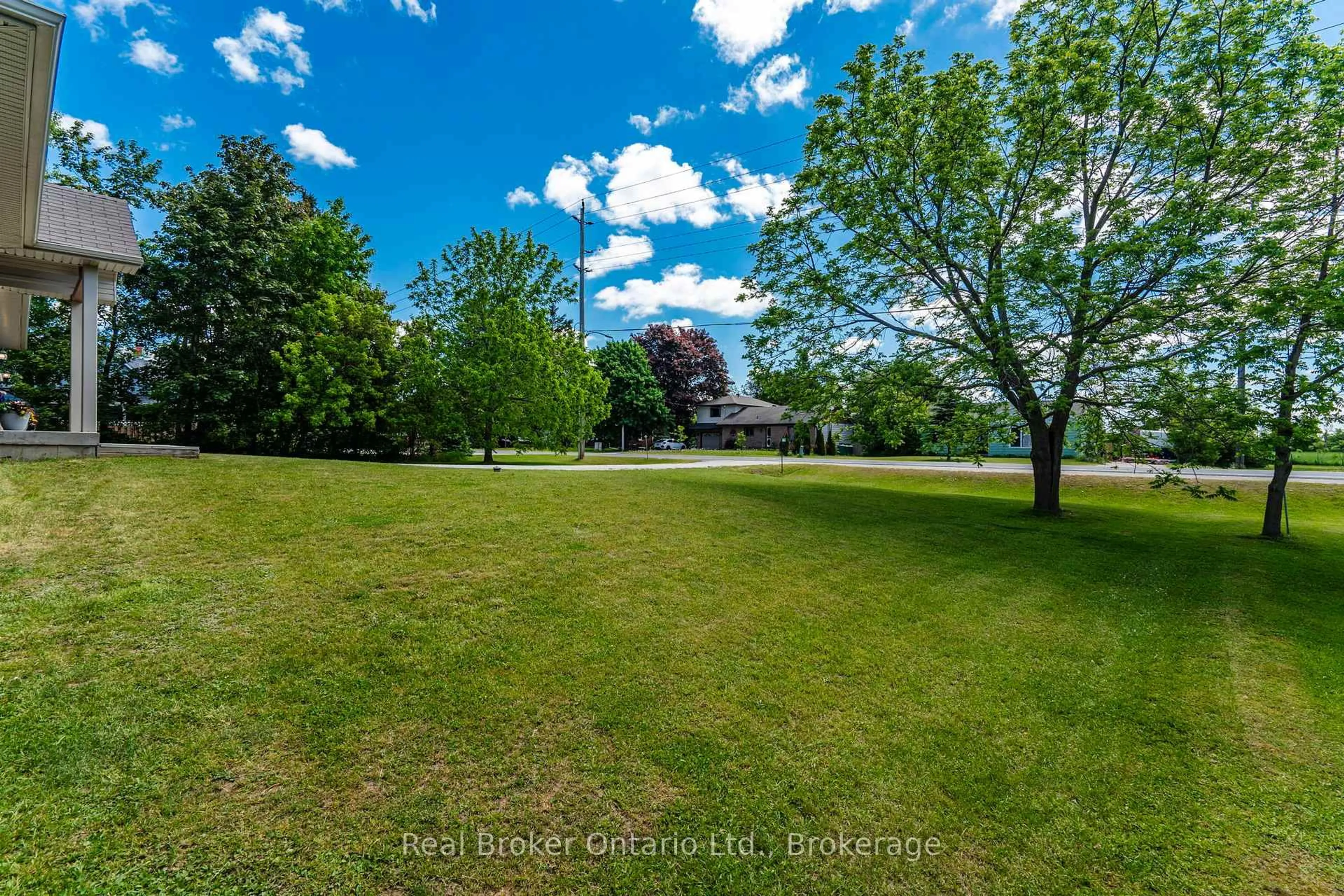 A pic from outside/outdoor area/front of a property/back of a property/a pic from drone, unknown for 4984 Vasey Rd, Tay Ontario L4R 4K3