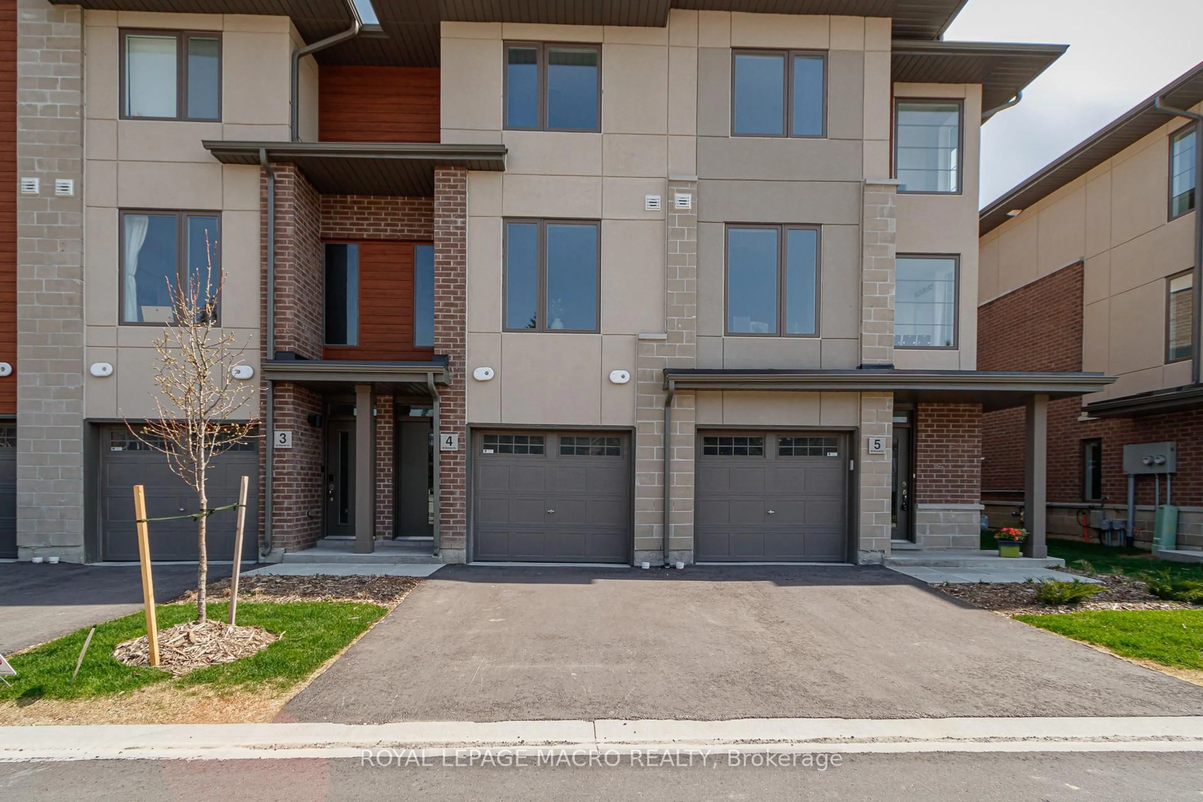 Home with brick exterior material, street for 35 Dawson Dr #4, Collingwood Ontario L9Y 5T1