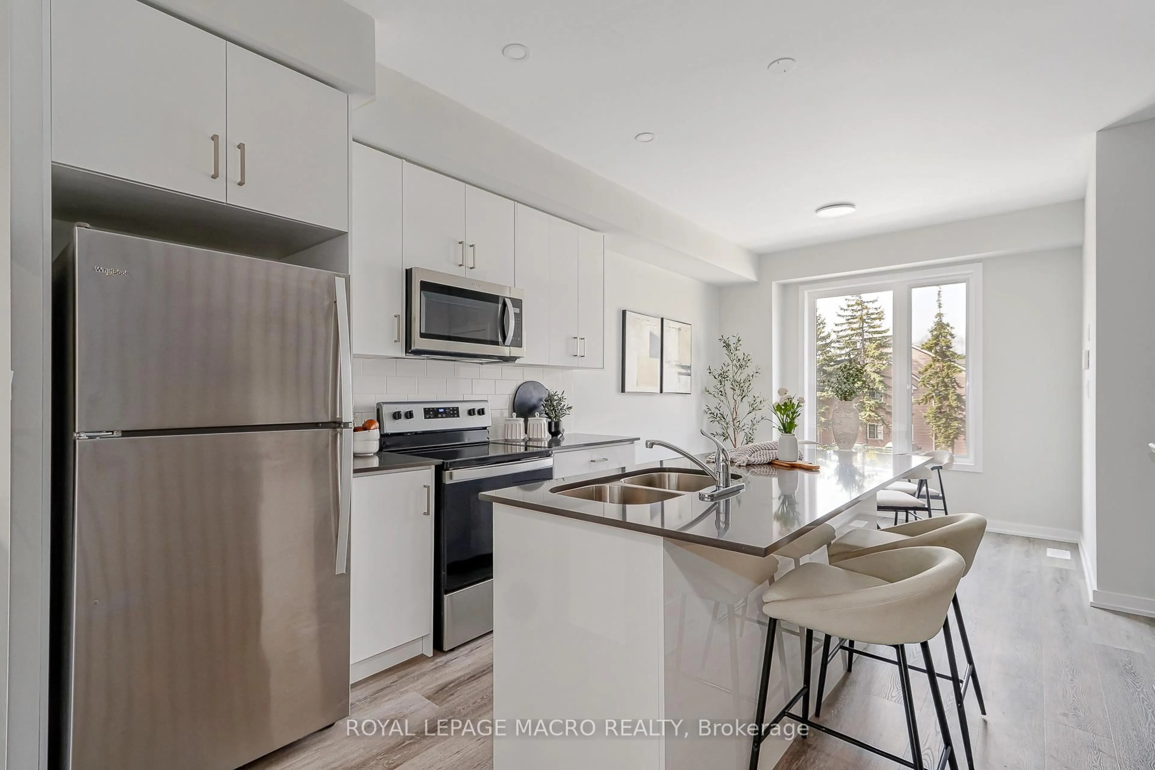Open concept kitchen, ceramic/tile floor for 35 Dawson Dr #4, Collingwood Ontario L9Y 5T1