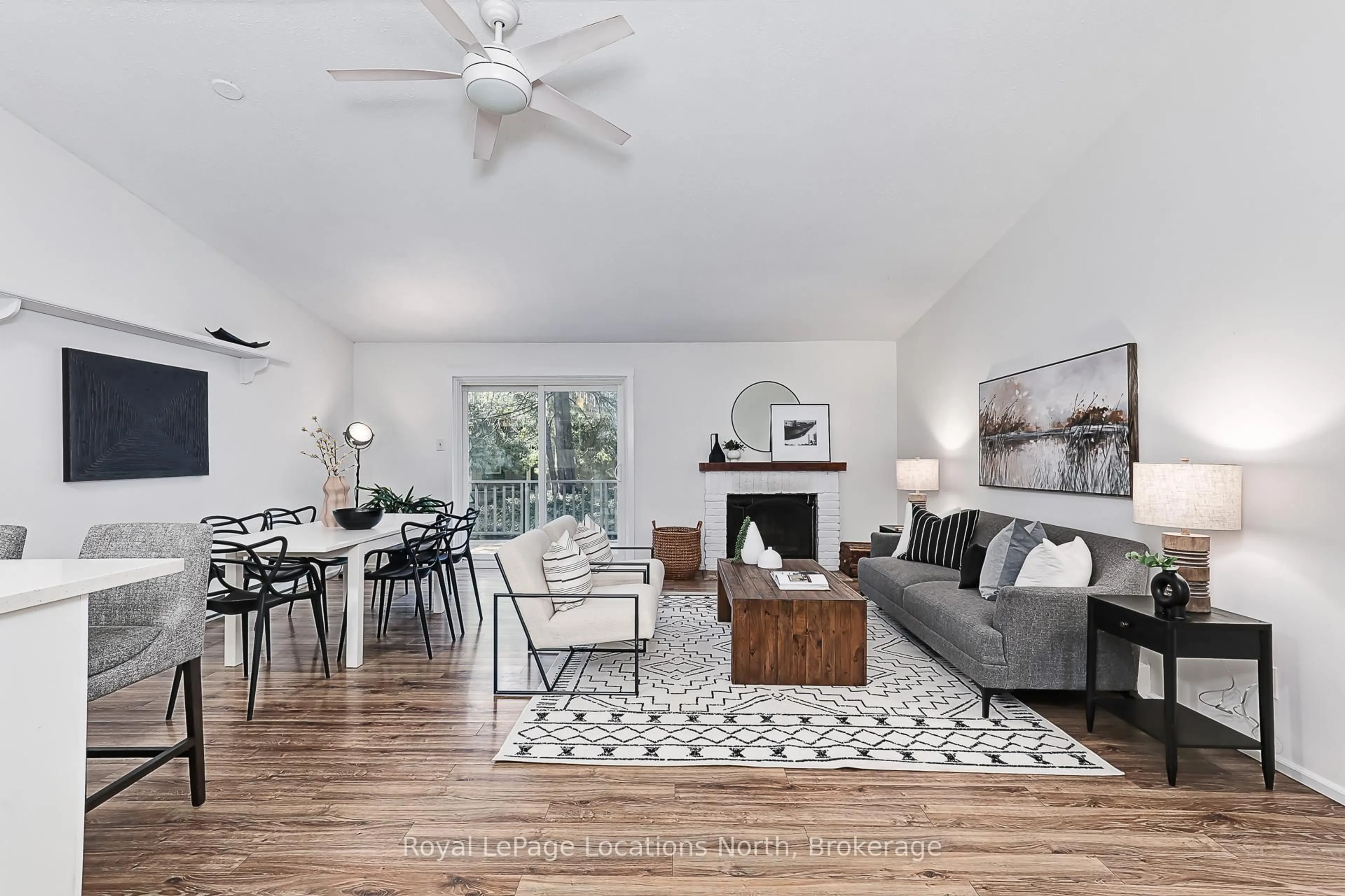 Living room with furniture, unknown for 5 DAWSON Dr ## 338, Collingwood Ontario L9Y 5T9