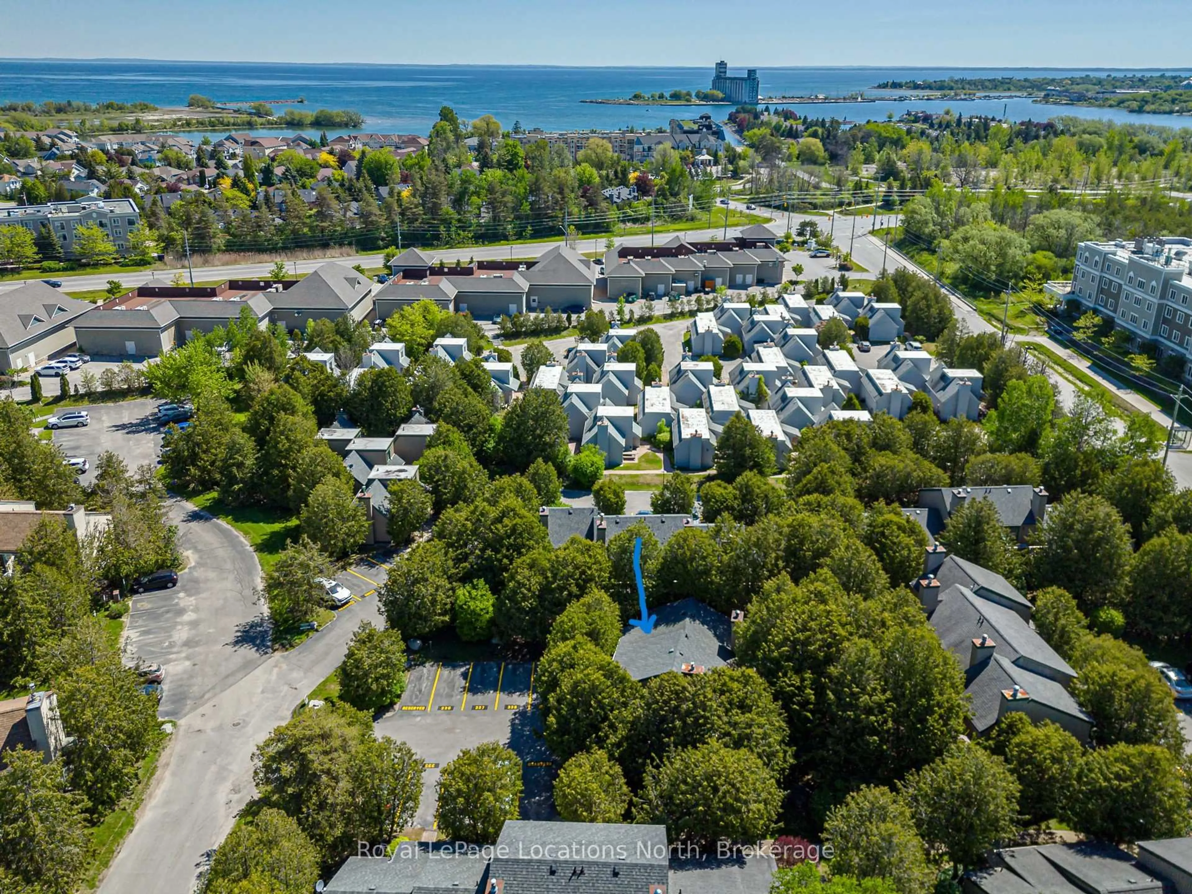 A pic from outside/outdoor area/front of a property/back of a property/a pic from drone, street for 5 DAWSON Dr ## 338, Collingwood Ontario L9Y 5T9