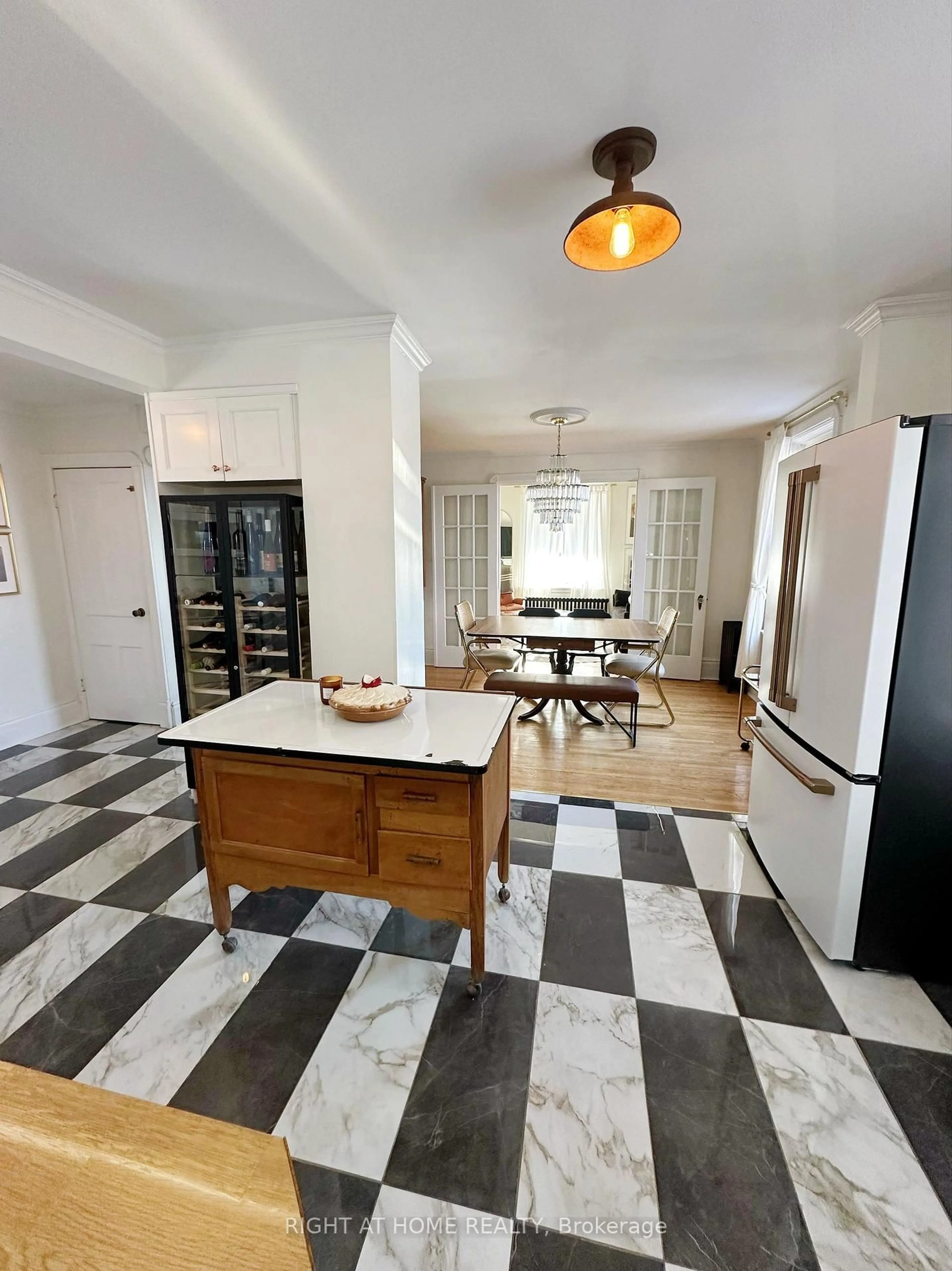 Open concept kitchen, ceramic/tile floor for 30 GROVE St, Barrie Ontario L4M 2N7