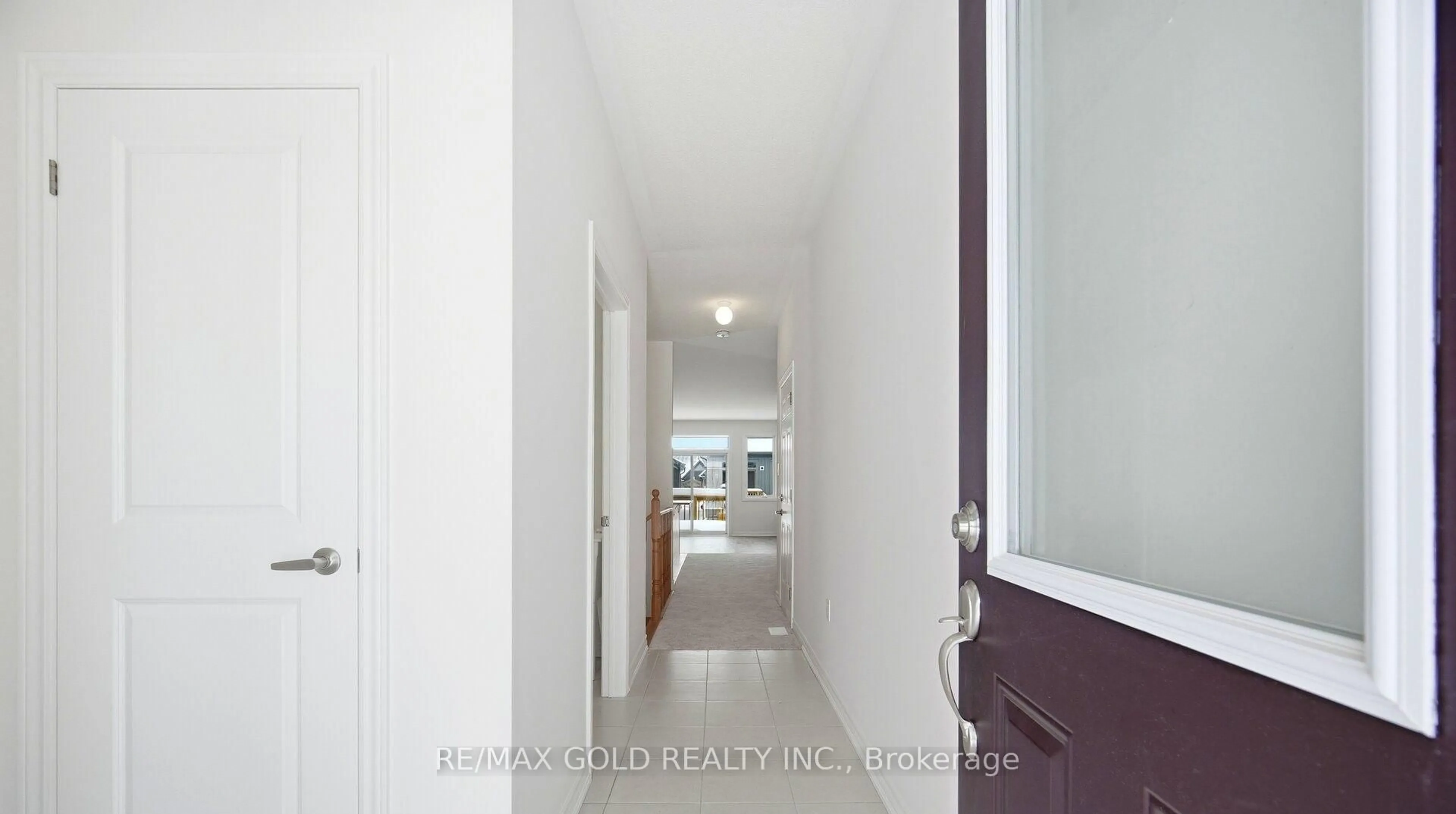 Indoor entryway for 251 Wilcox Dr, Clearview Ontario L0M 1S0