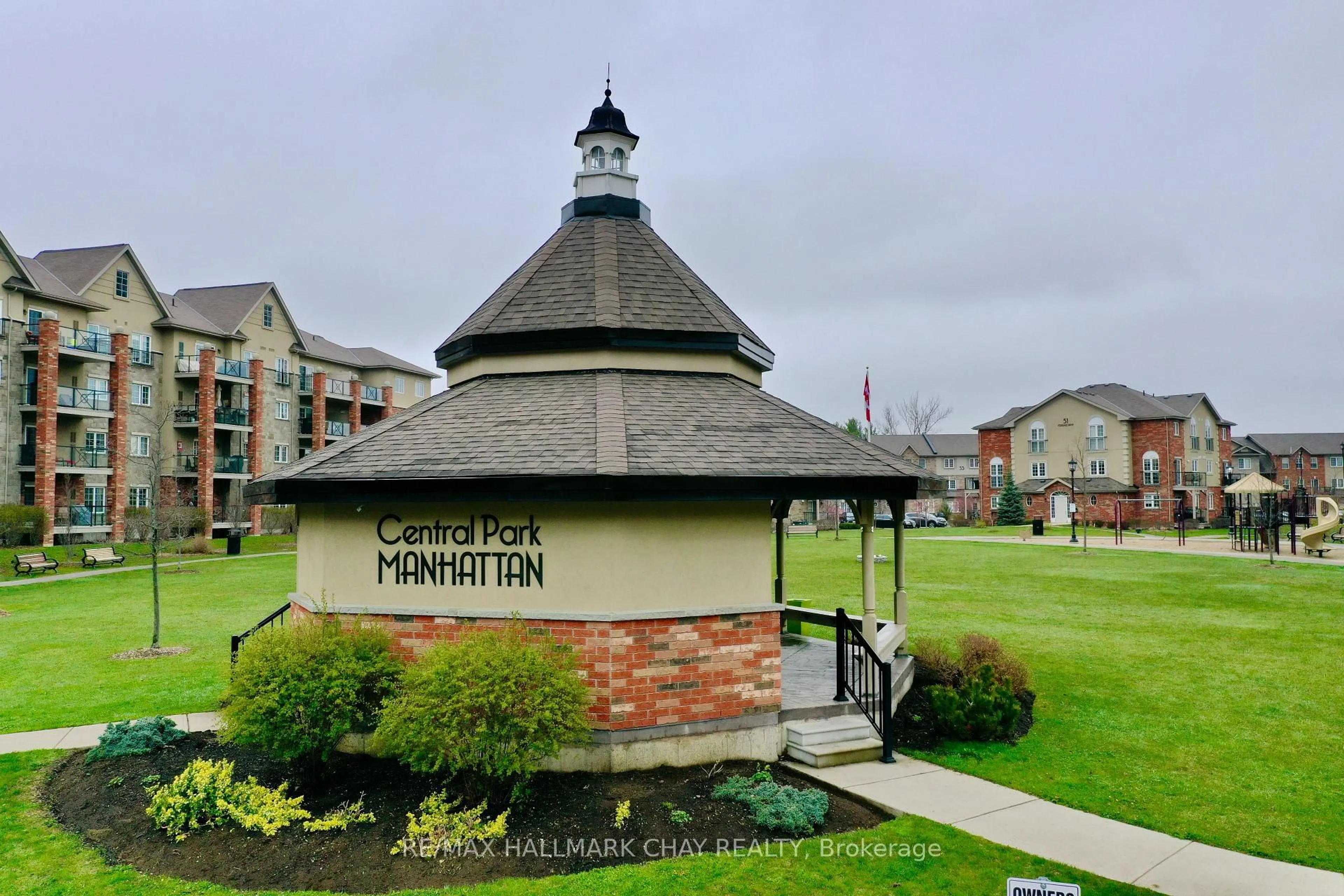 A pic from outside/outdoor area/front of a property/back of a property/a pic from drone, mountain view for 43 Ferndale Dr #207, Barrie Ontario L4N 5W6