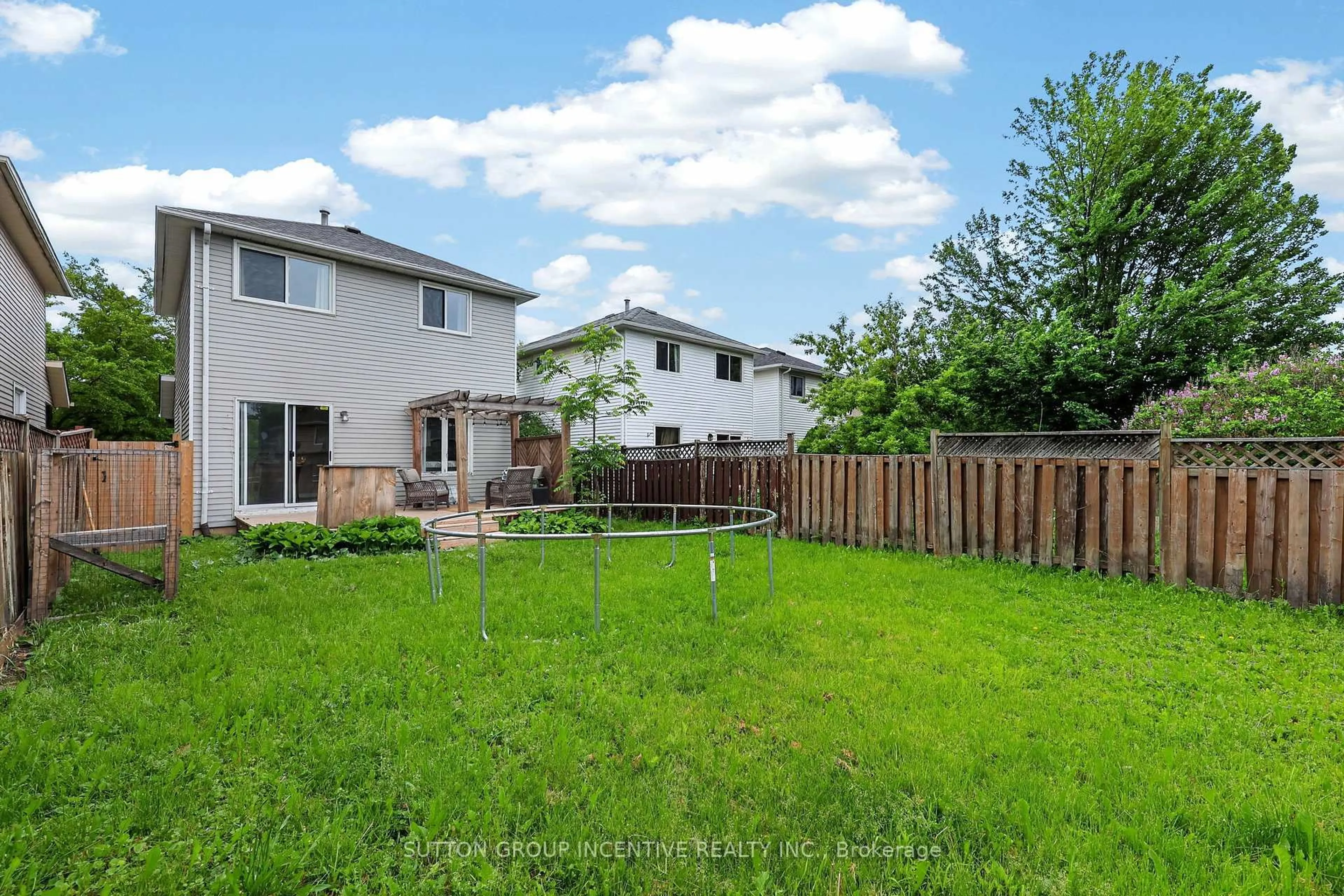 Patio, unknown for 8 Patton Rd, Barrie Ontario L4N 6T8