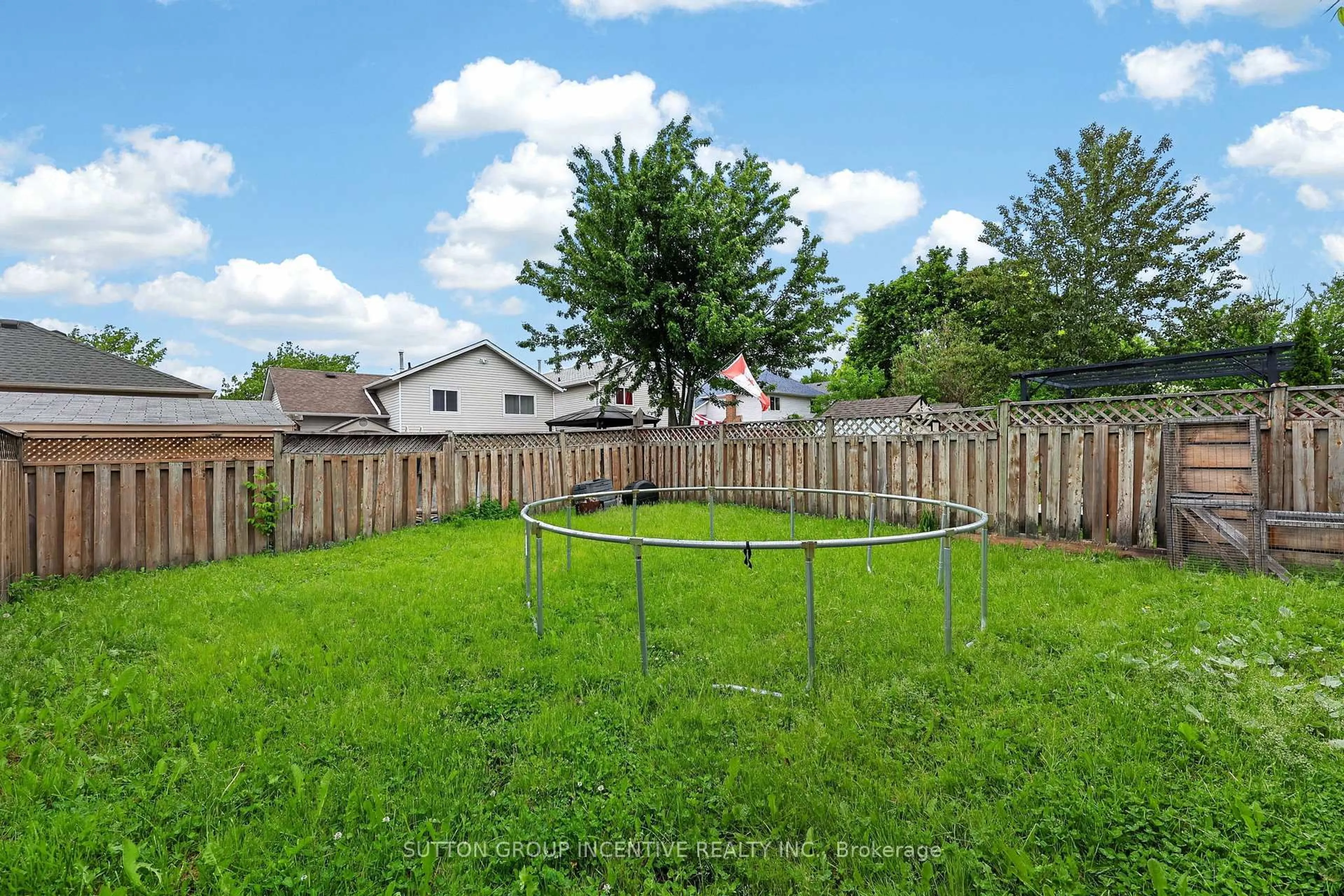 Patio, unknown for 8 Patton Rd, Barrie Ontario L4N 6T8