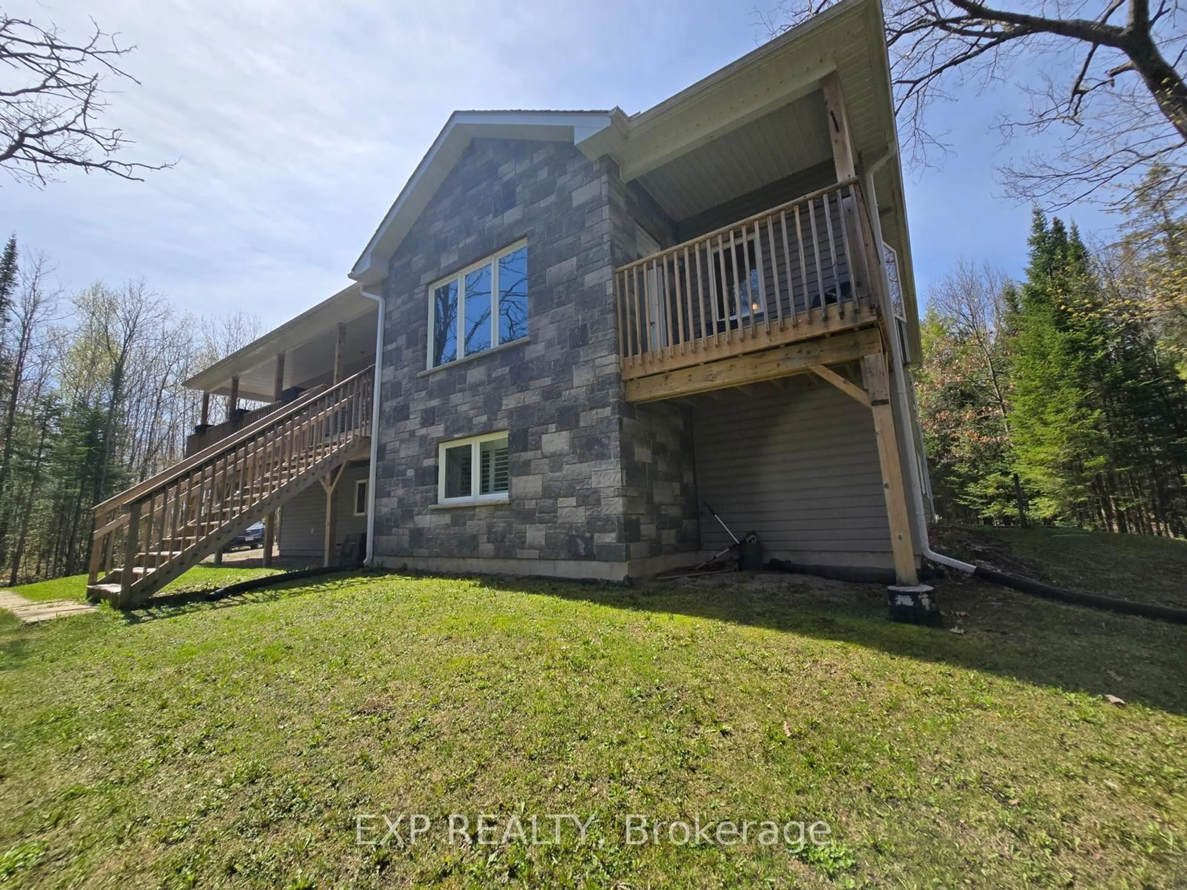 A pic from outside/outdoor area/front of a property/back of a property/a pic from drone, unknown for 2516 Irish Line, Severn Ontario L0K 1E0