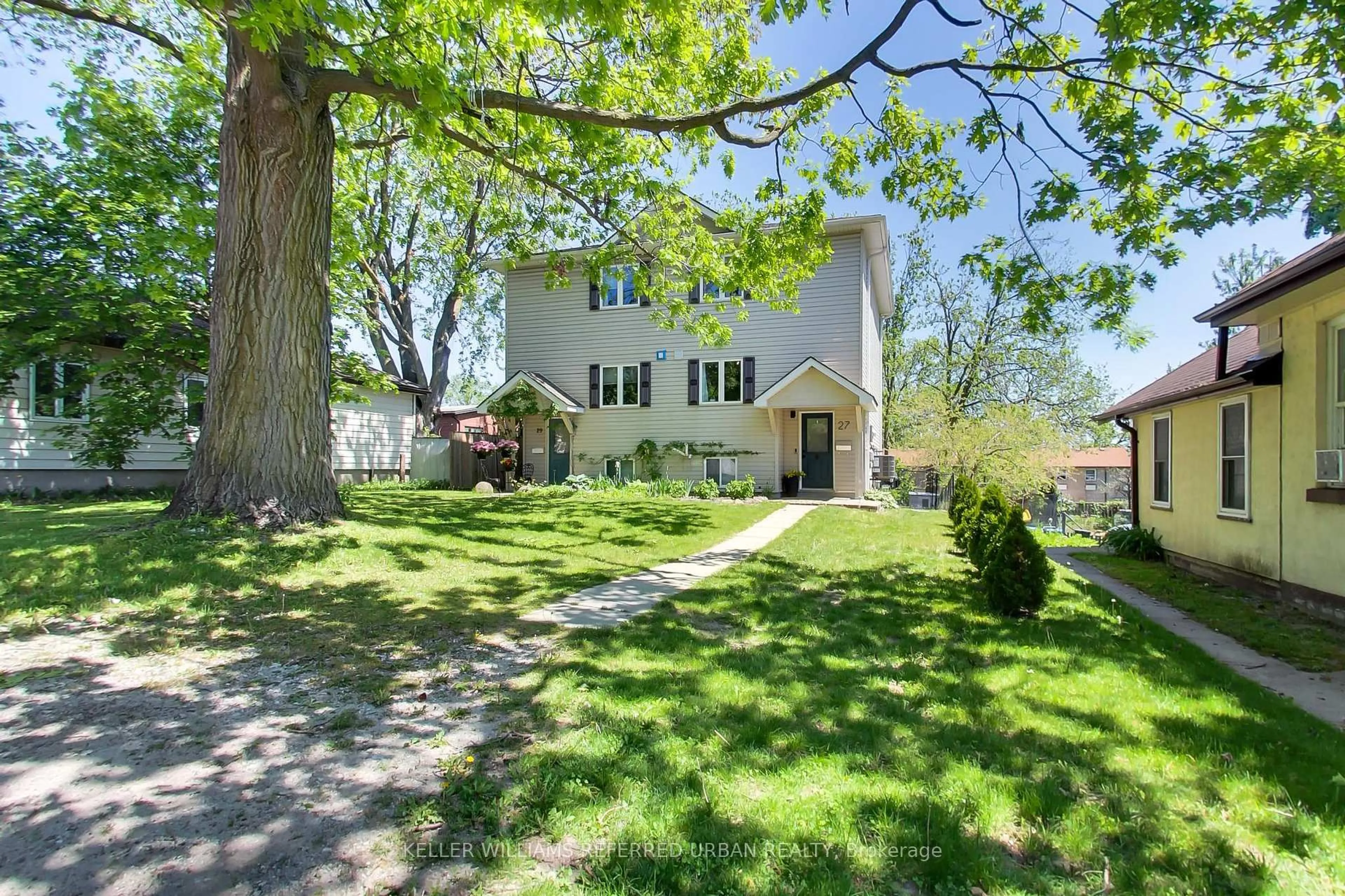 Patio, street for 27 Lount St, Barrie Ontario L4M 3E3