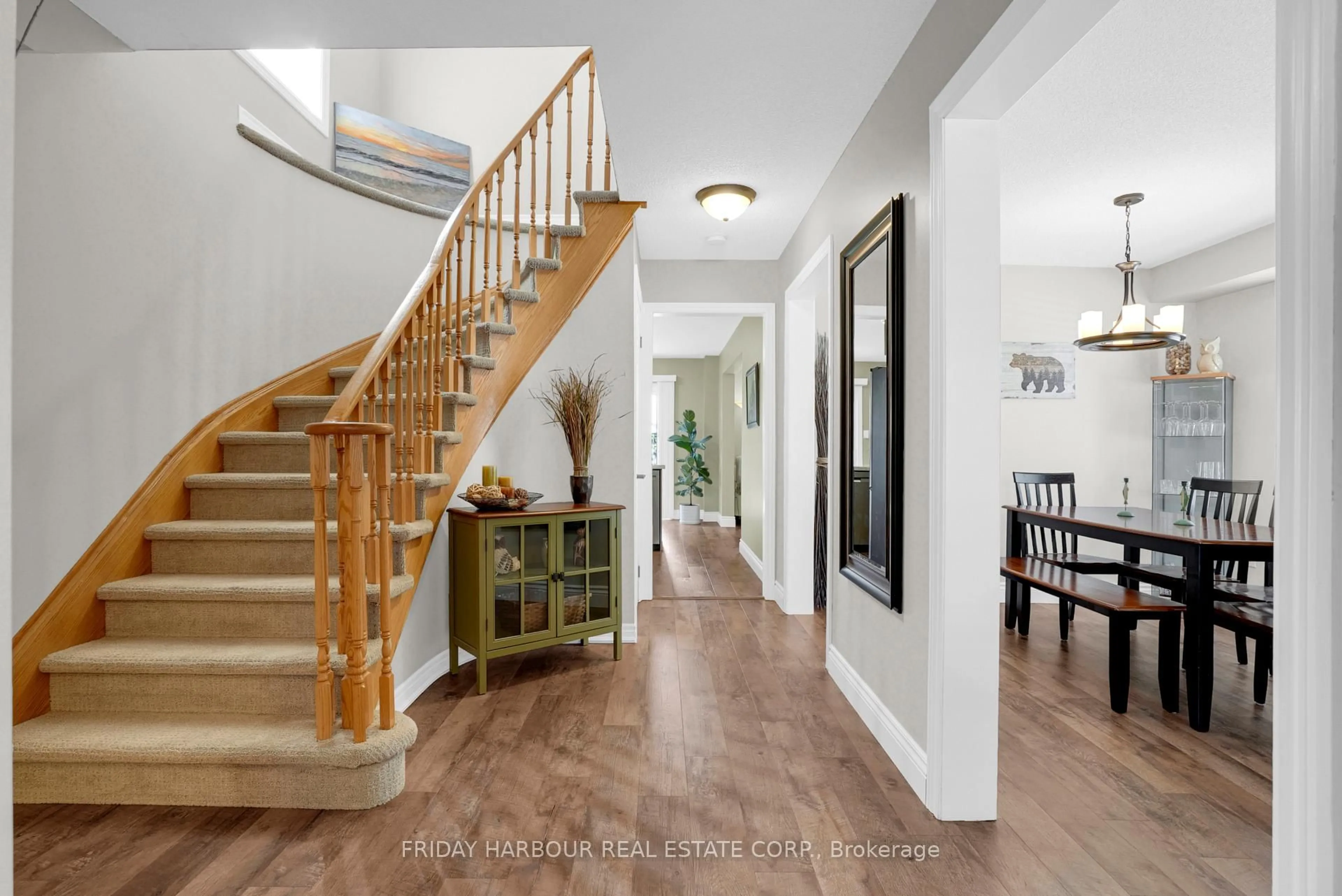 Indoor entryway for 48 Sherwood Crt, Barrie Ontario L4N 9V1