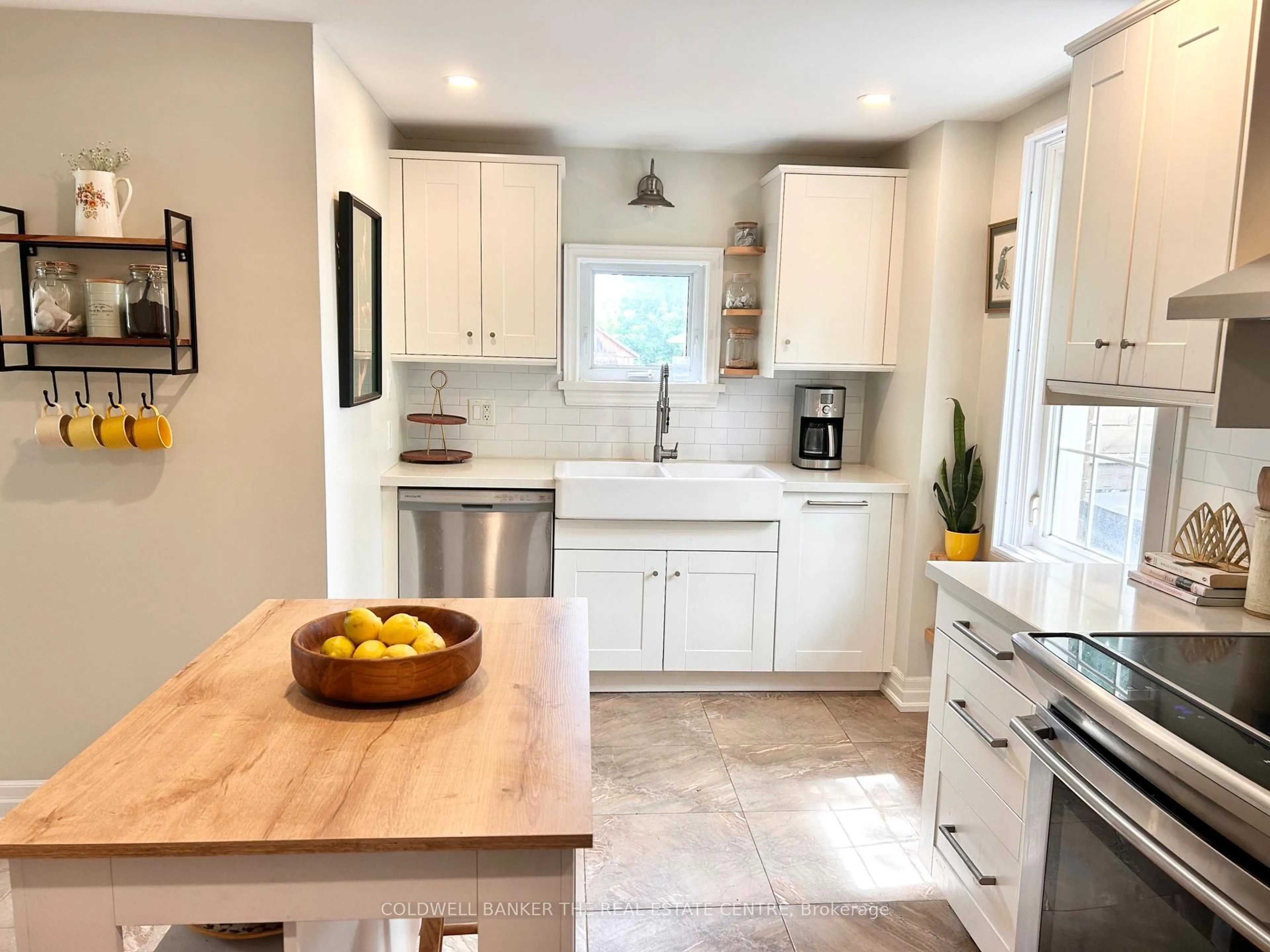 Open concept kitchen, ceramic/tile floor for 35 Grove St, Barrie Ontario L4M 2N8