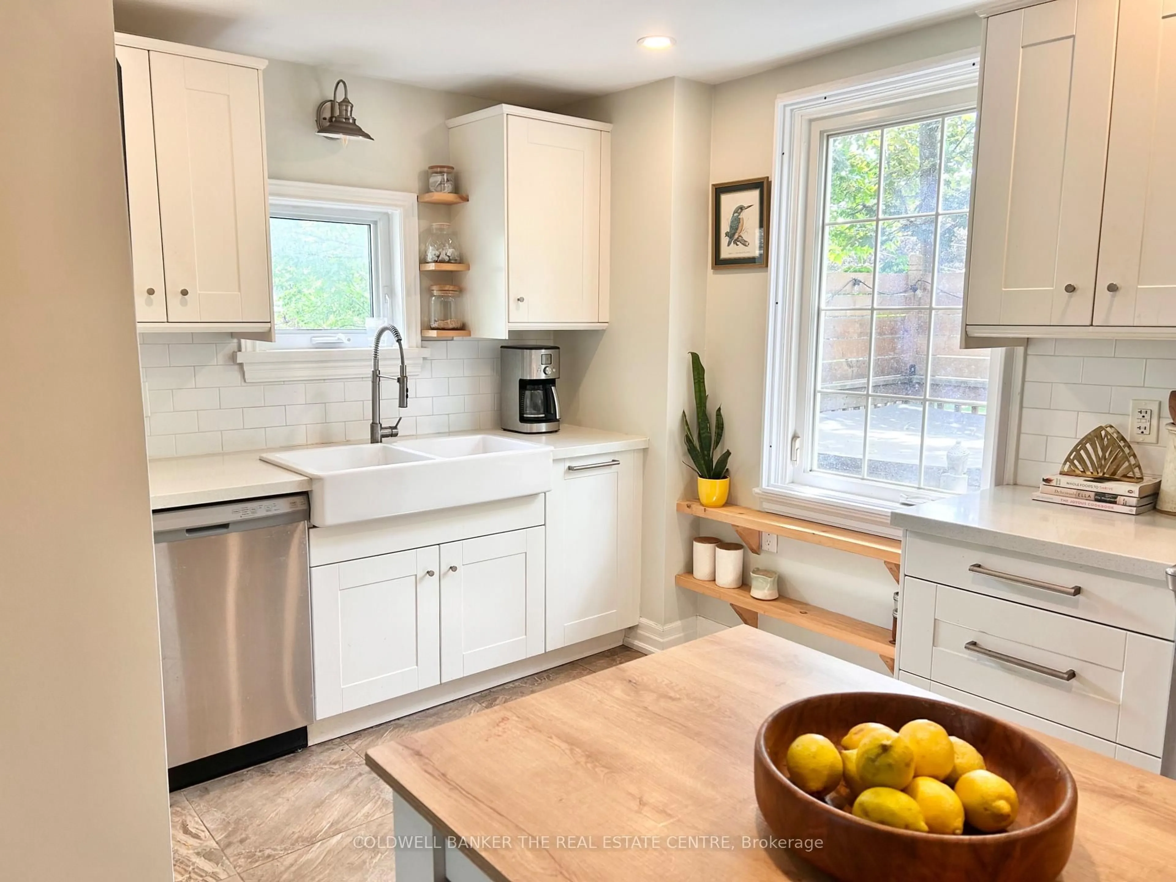 Open concept kitchen, ceramic/tile floor for 35 Grove St, Barrie Ontario L4M 2N8