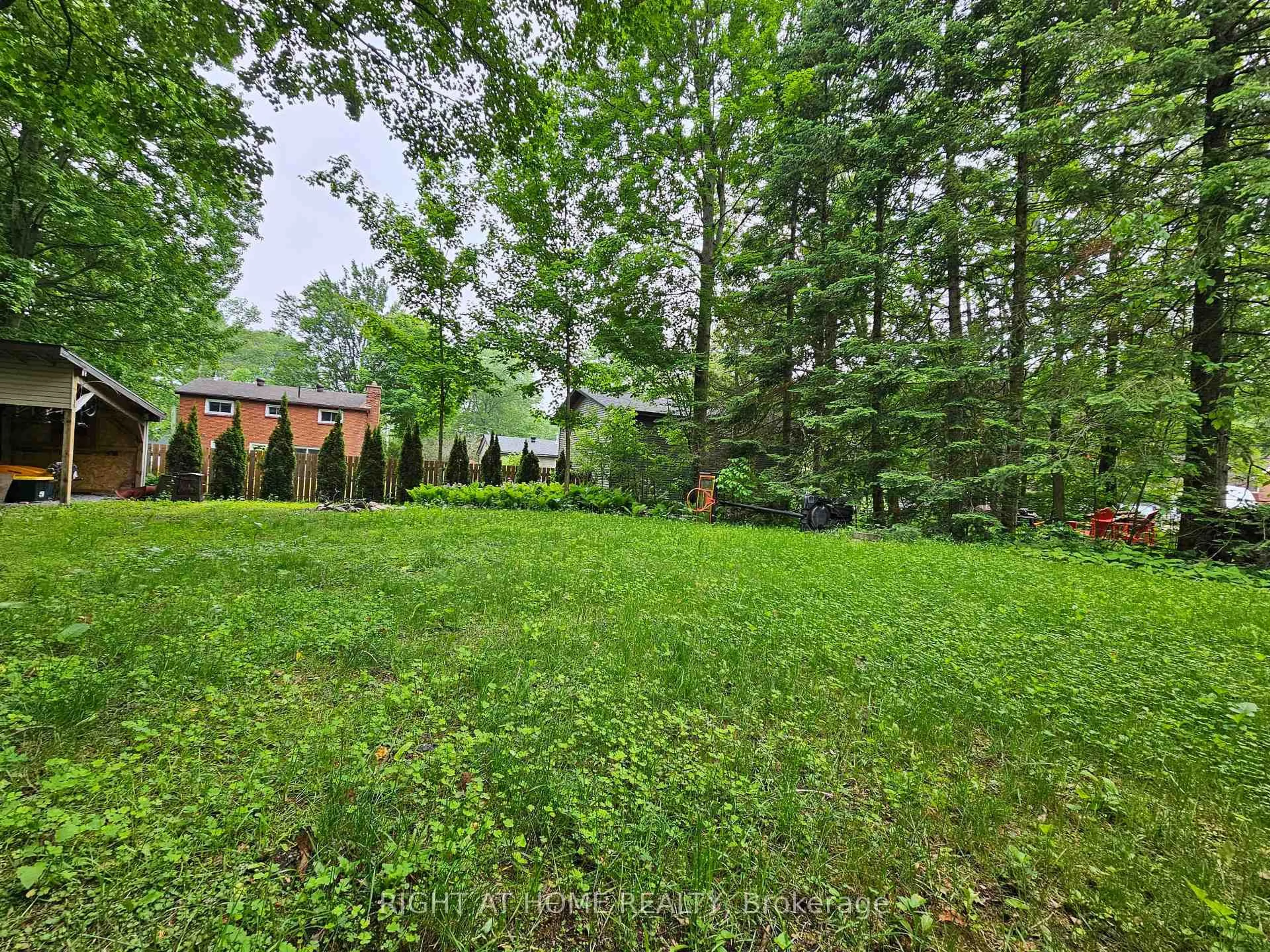 A pic from outside/outdoor area/front of a property/back of a property/a pic from drone, forest/trees view for 45 Heda Dr, Tiny Ontario L9M 0B3