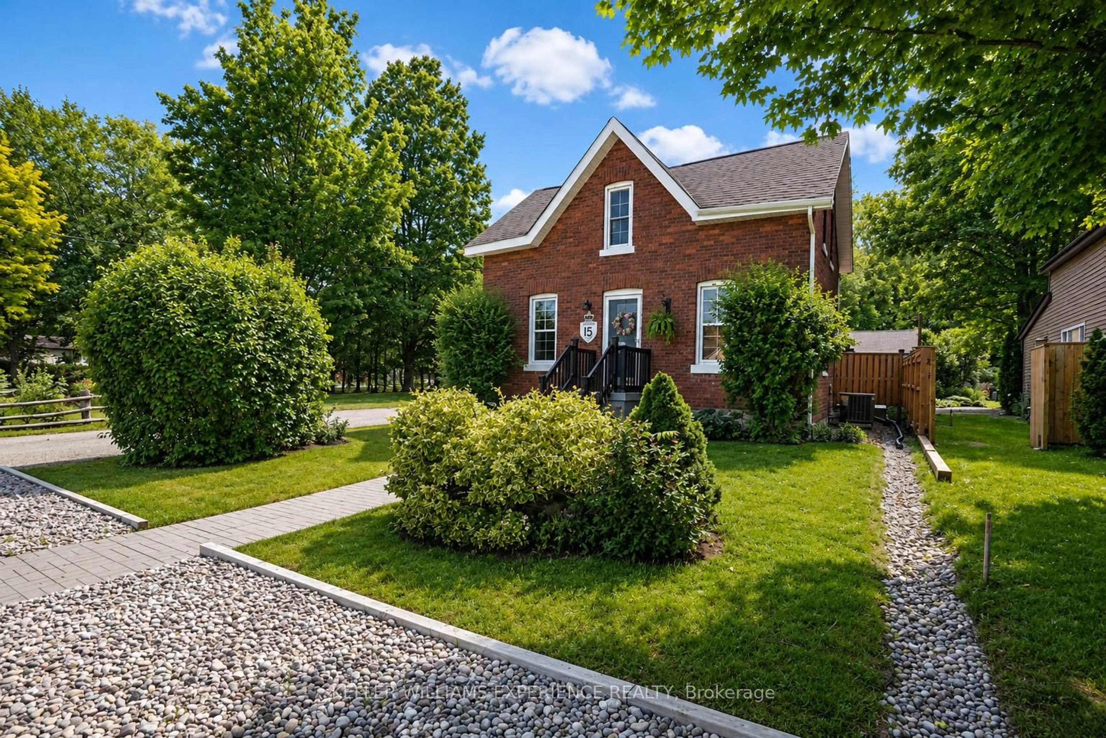 Home with brick exterior material, street for 15 LEONARD Ave, Penetanguishene Ontario L9M 1E3