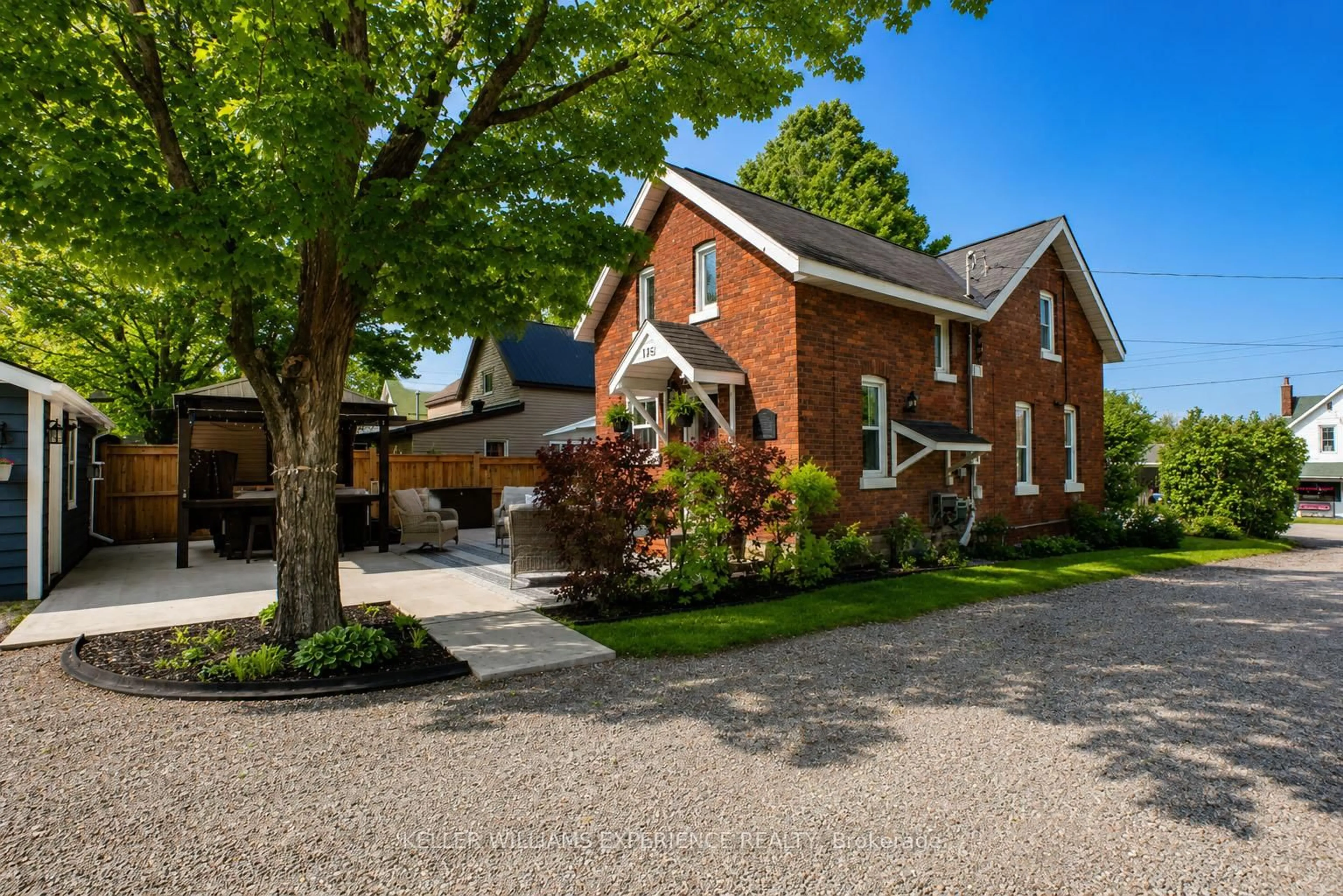 Home with brick exterior material, street for 15 LEONARD Ave, Penetanguishene Ontario L9M 1E3