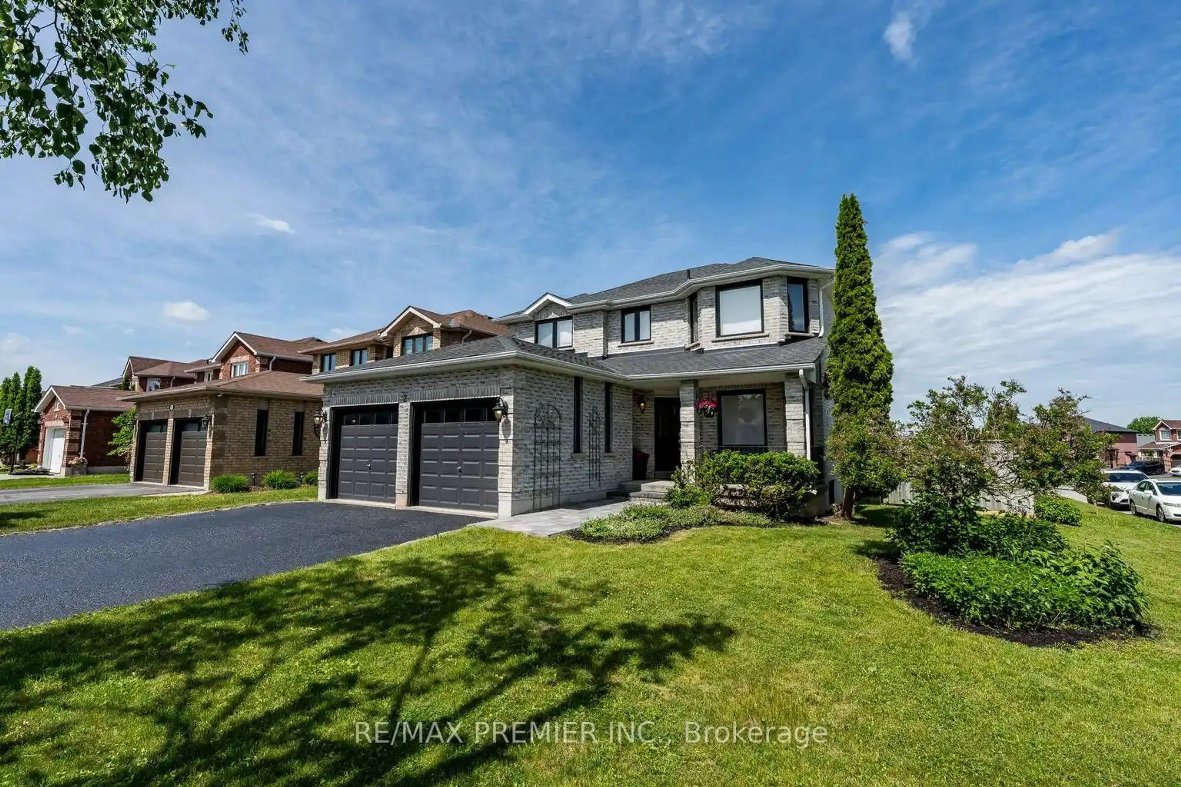Unknown for 2 Grace Cres, Barrie Ontario L4N 9S7