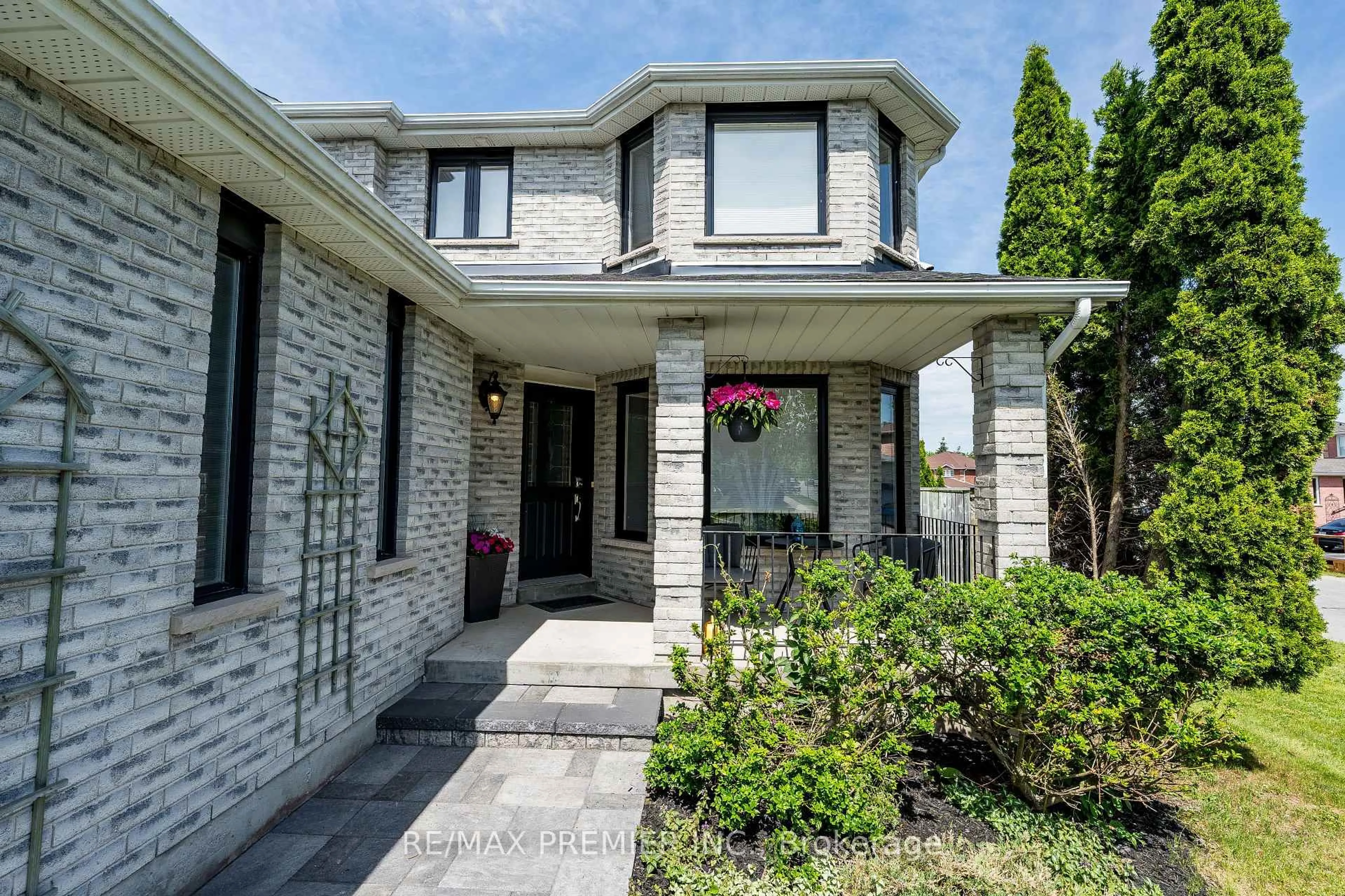 Home with brick exterior material, street for 2 Grace Cres, Barrie Ontario L4N 9S7