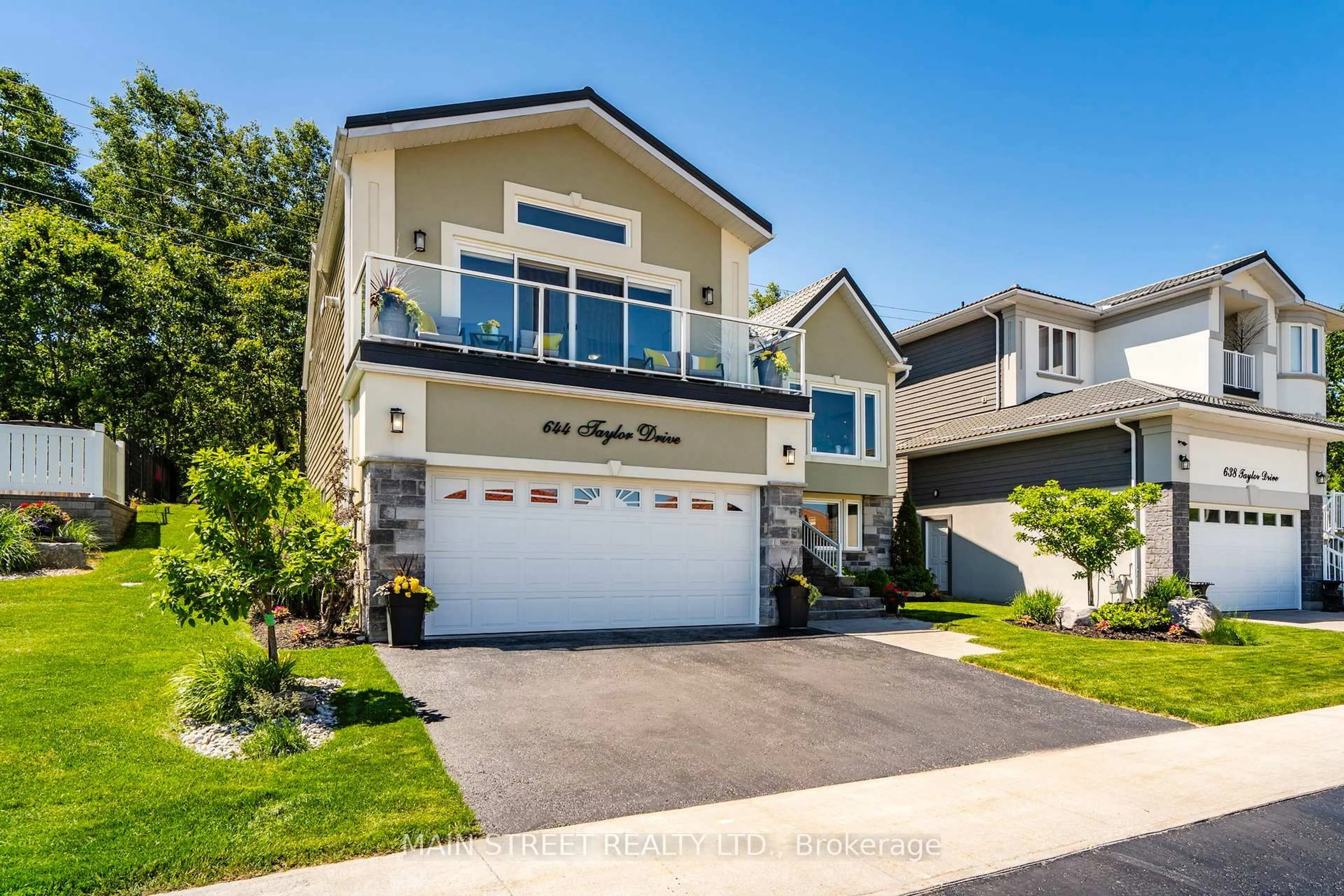 Home with vinyl exterior material, street for 644 Taylor Dr, Midland Ontario L4R 0E3