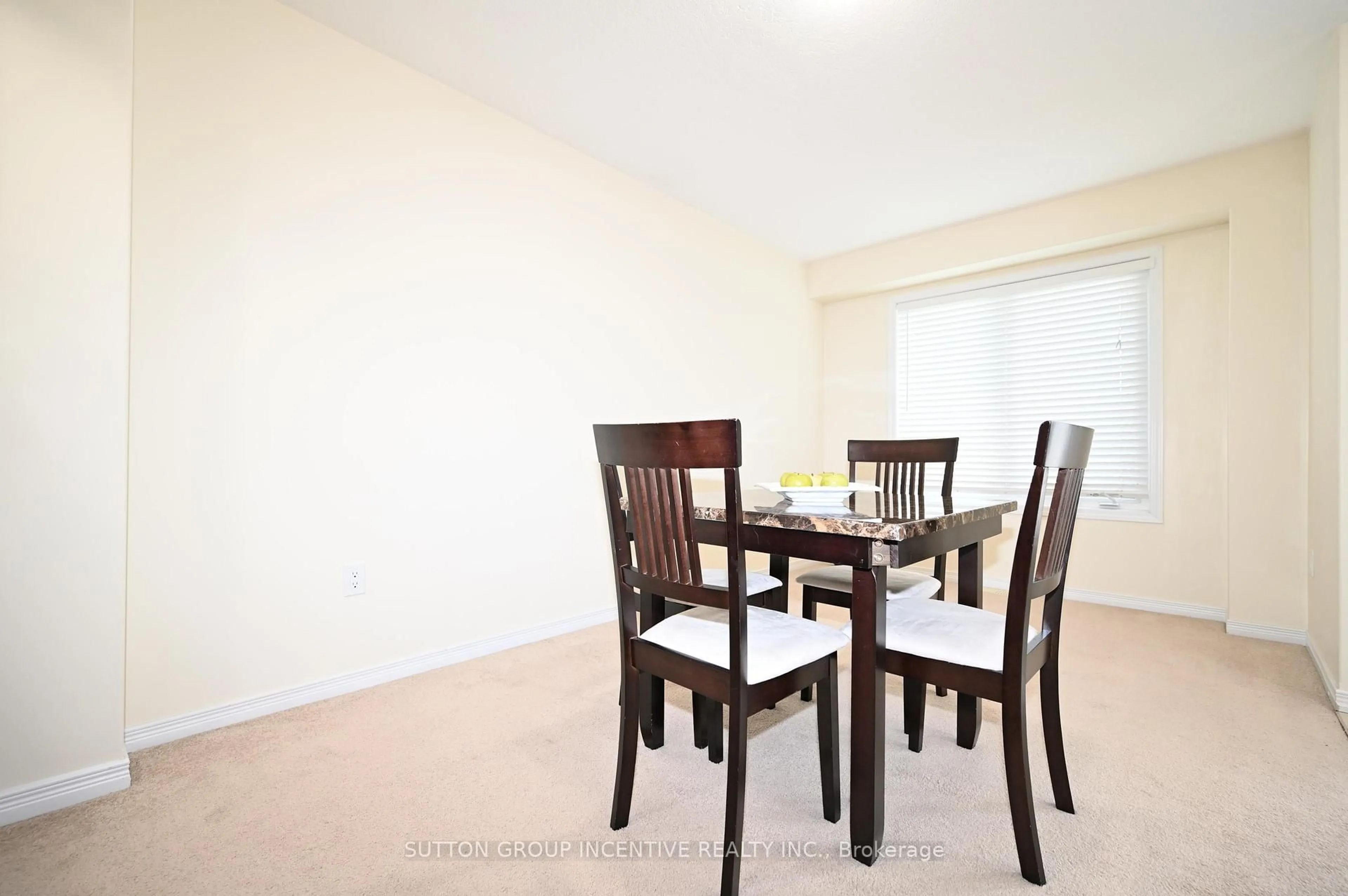 Dining room, unknown for 90 SOVEREIGN'S Gate #29, Barrie Ontario L4N 0Y9
