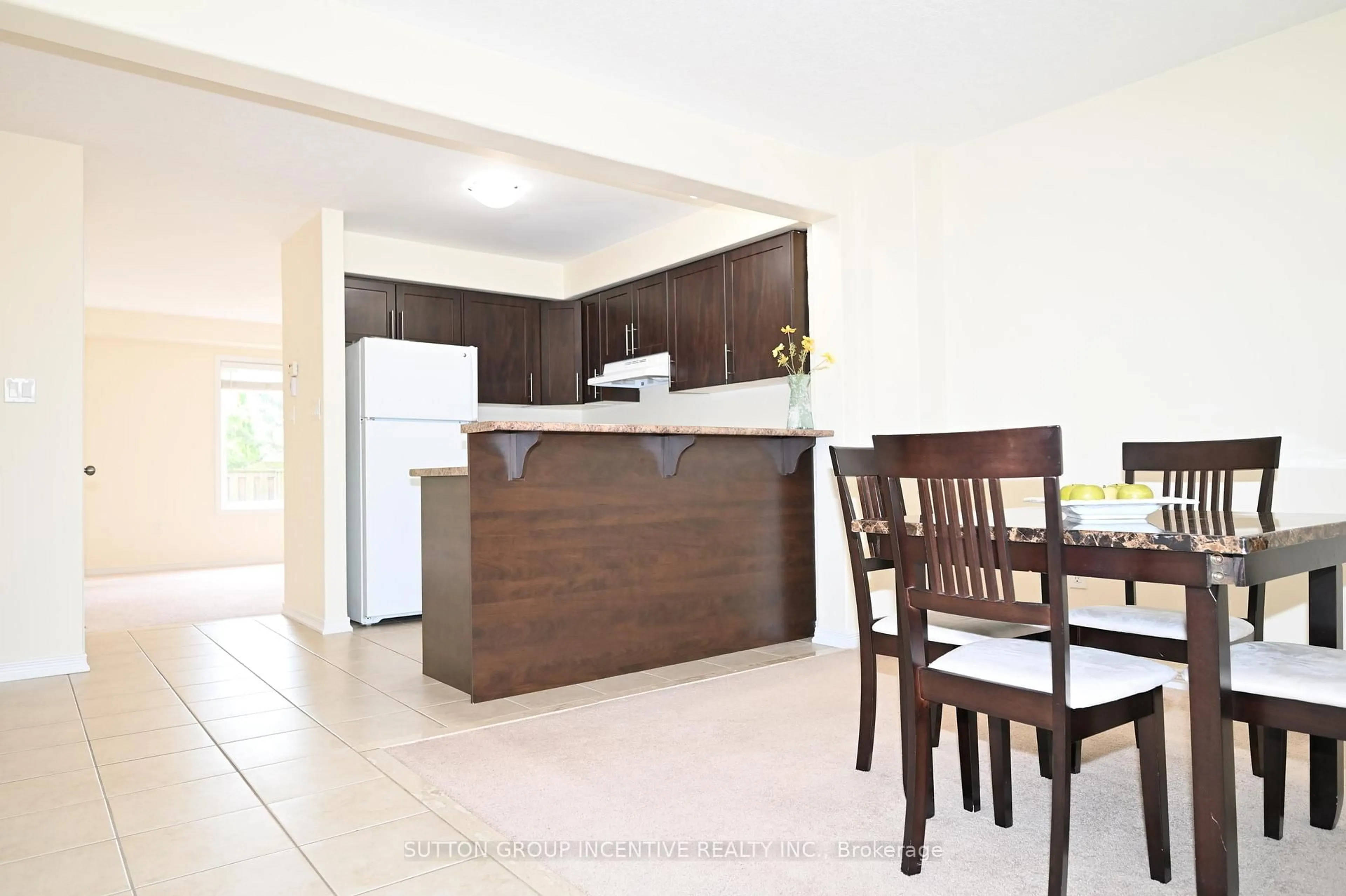 Standard kitchen, unknown for 90 SOVEREIGN'S Gate #29, Barrie Ontario L4N 0Y9