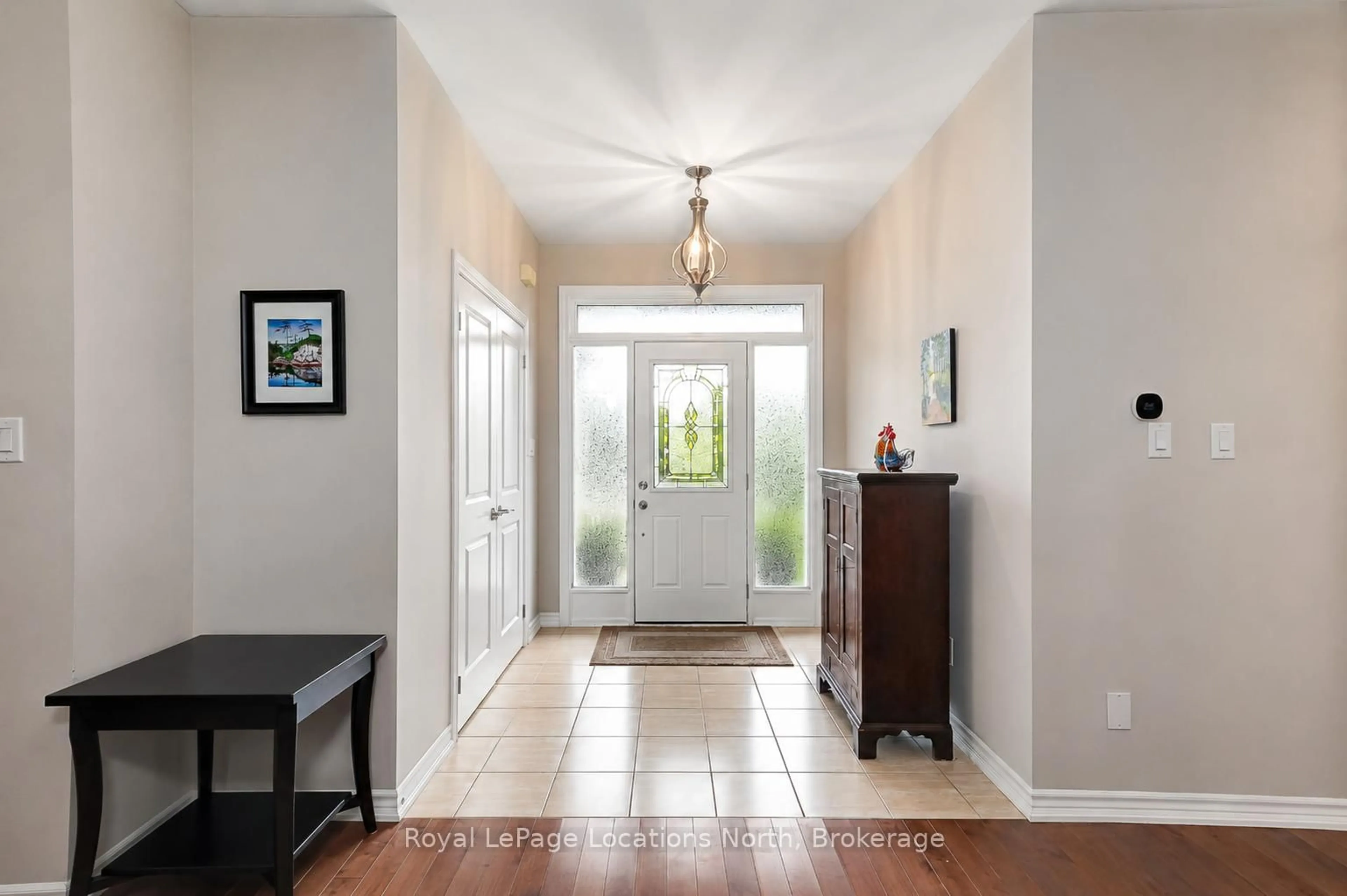 Indoor entryway for 37 Kells Cres, Collingwood Ontario L9Y 0A9