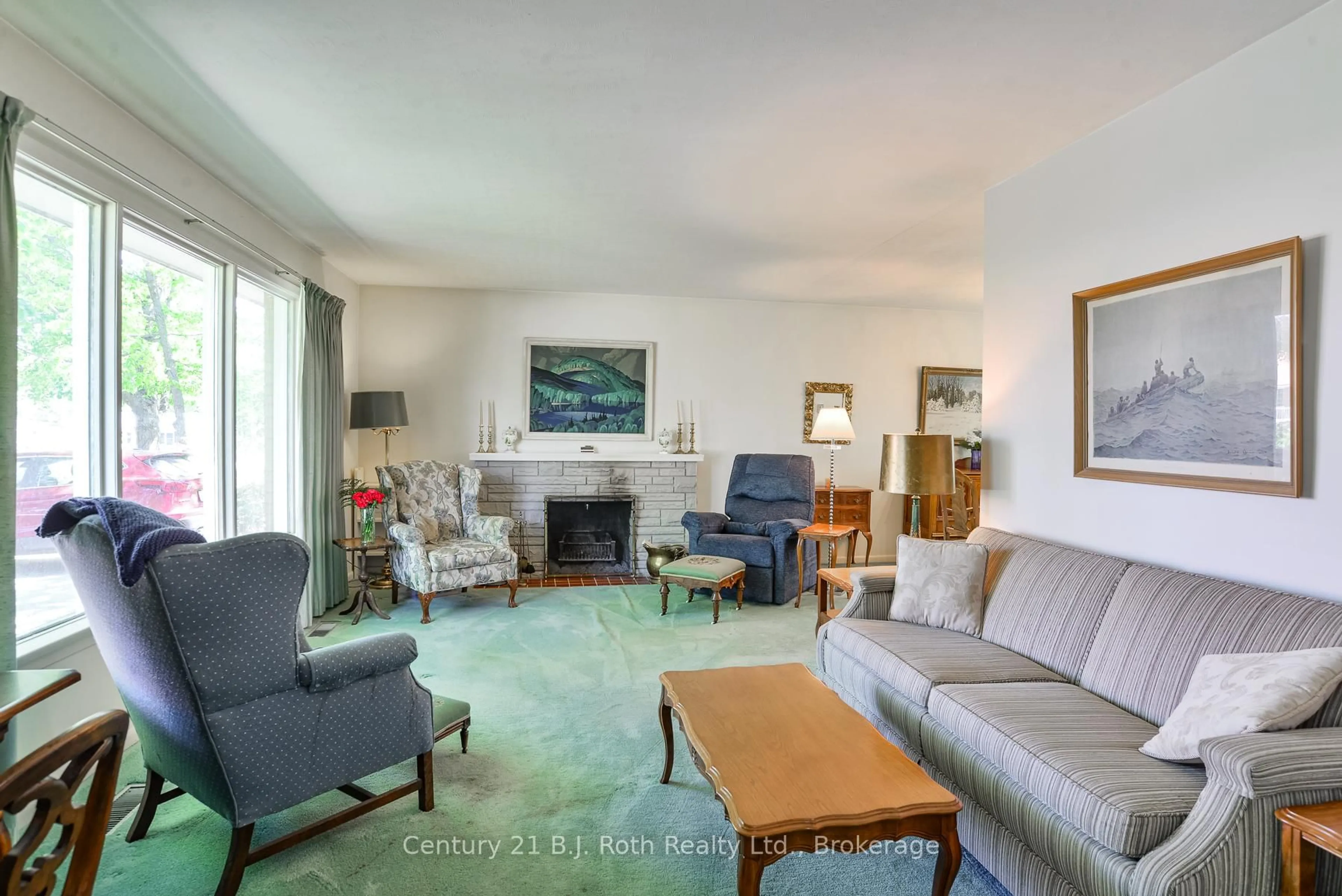 Living room with furniture, unknown for 233 Lawrence Ave, Orillia Ontario L3V 5M3