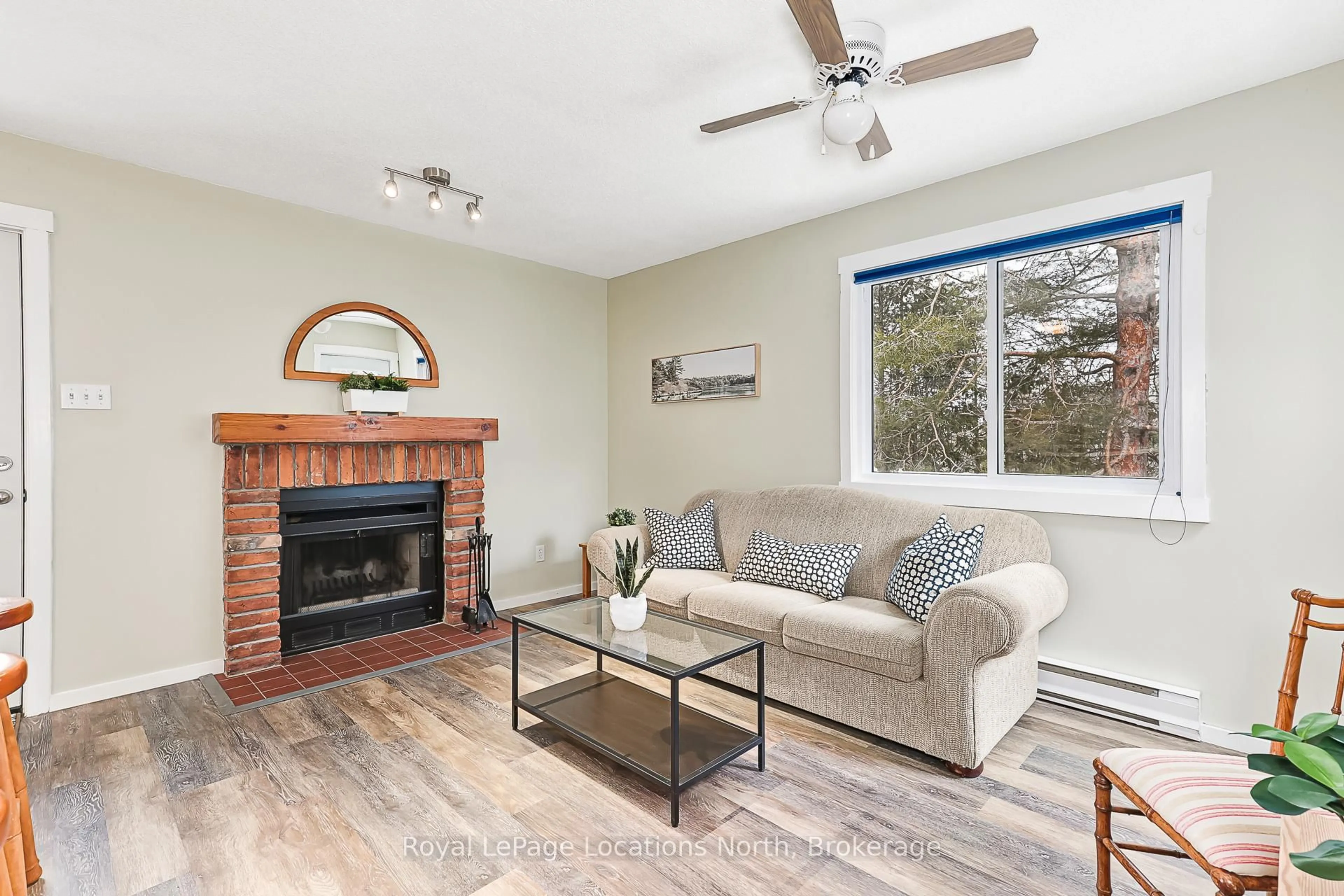 Living room with furniture, wood/laminate floor for 19 Dawson Dr #47, Collingwood Ontario L9Y 5B4