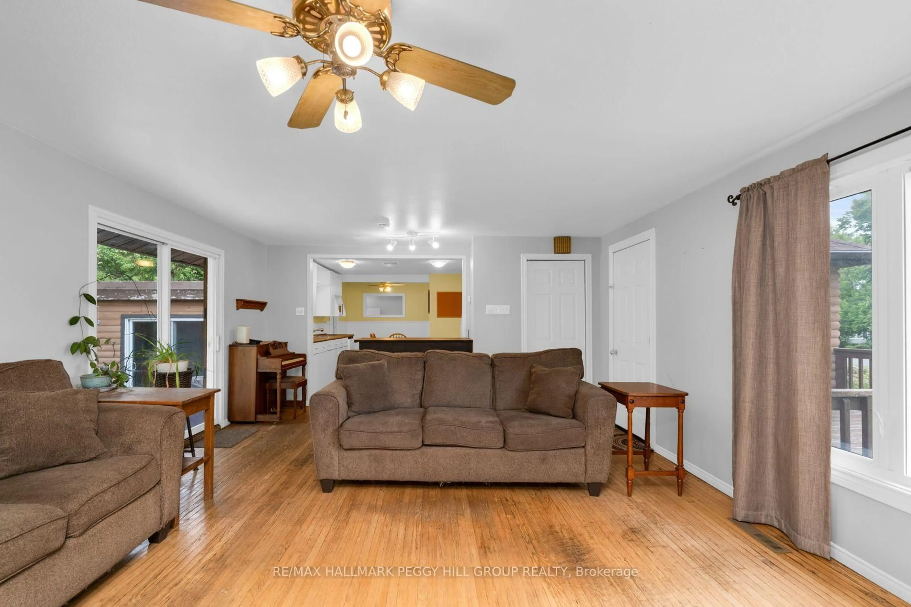 Living room with furniture, wood/laminate floor for 318 Percy St, Tay Ontario L0K 2C0