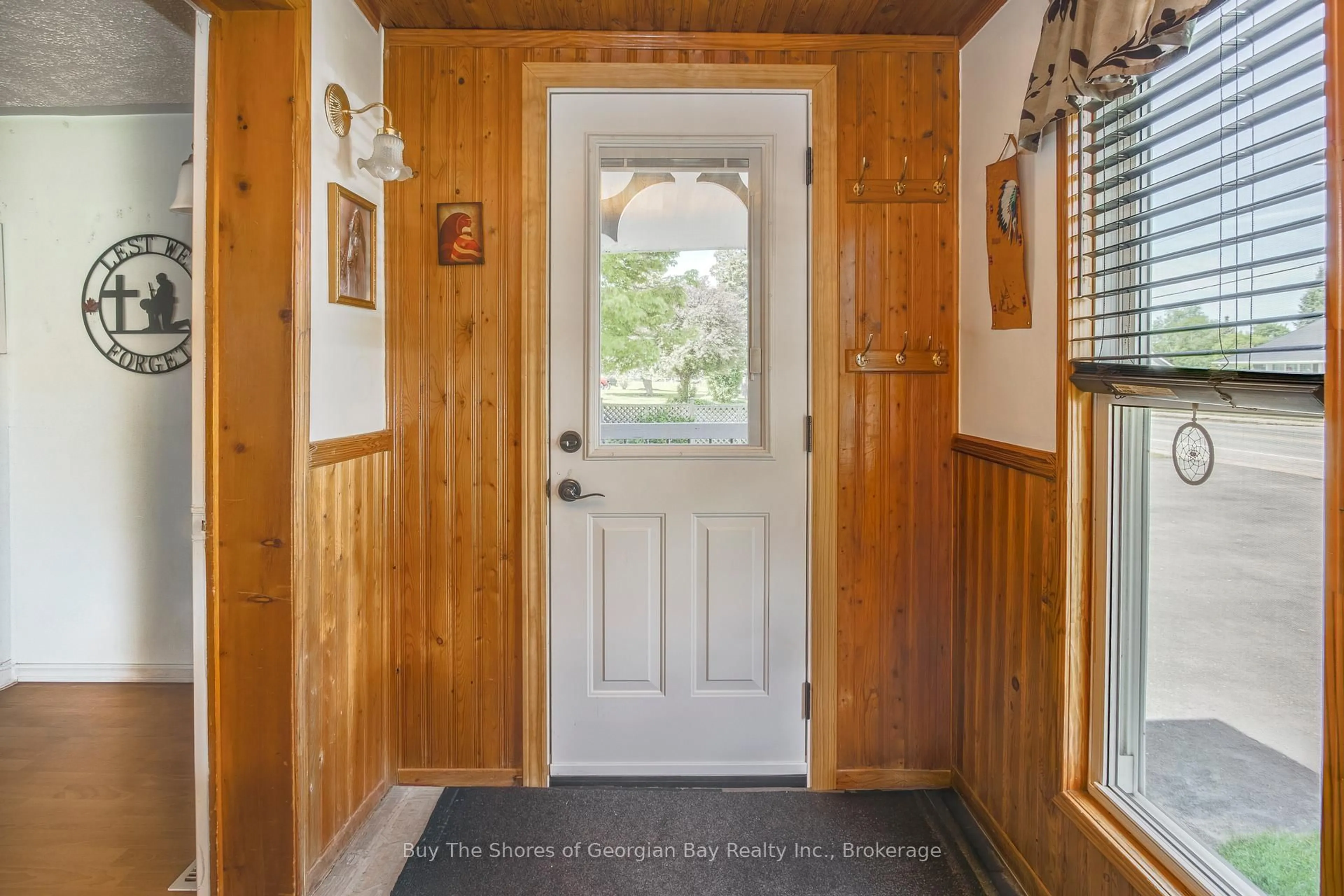 Indoor entryway for 17 Balm Beach Rd, Tiny Ontario L0L 2J0