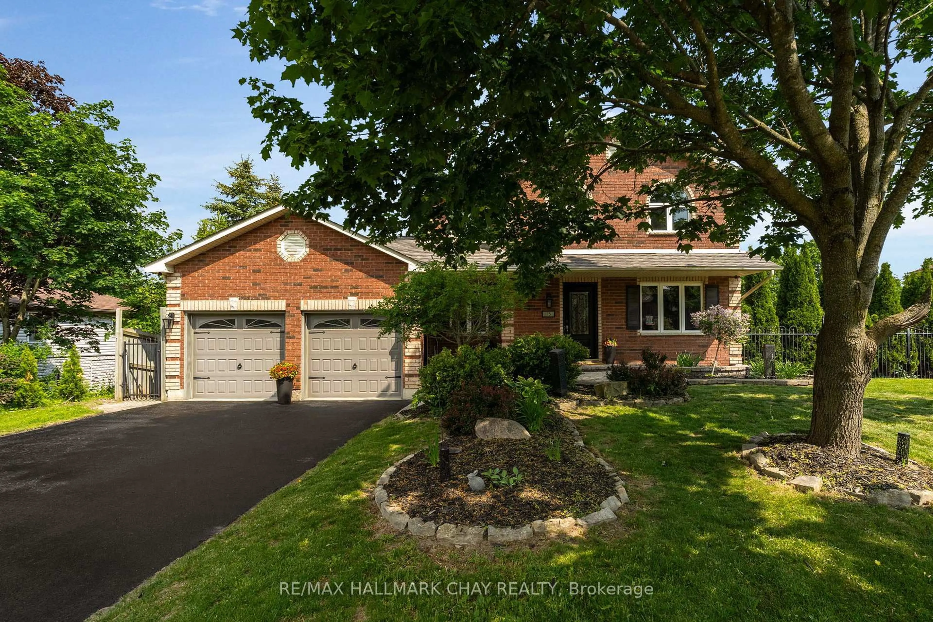 Home with brick exterior material, street for 16 Columbia Rd, Barrie Ontario L4N 8C7