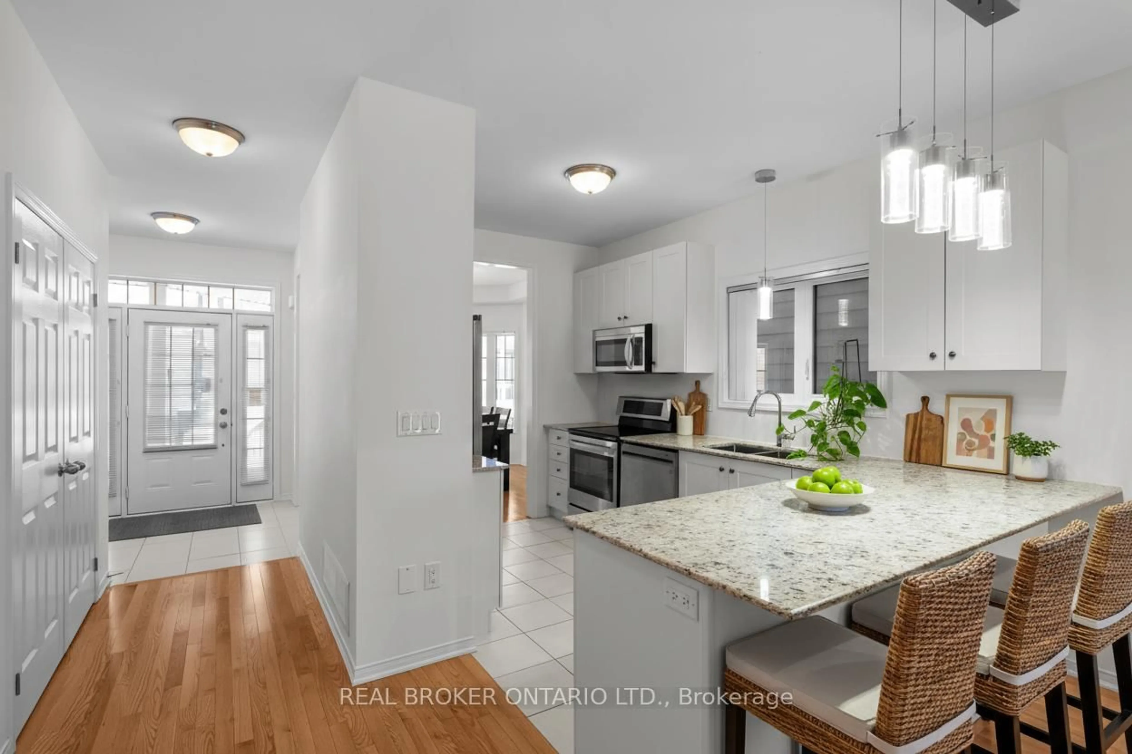 Open concept kitchen, unknown for 3317 Summerhill Way, Severn Ontario L3V 0E1
