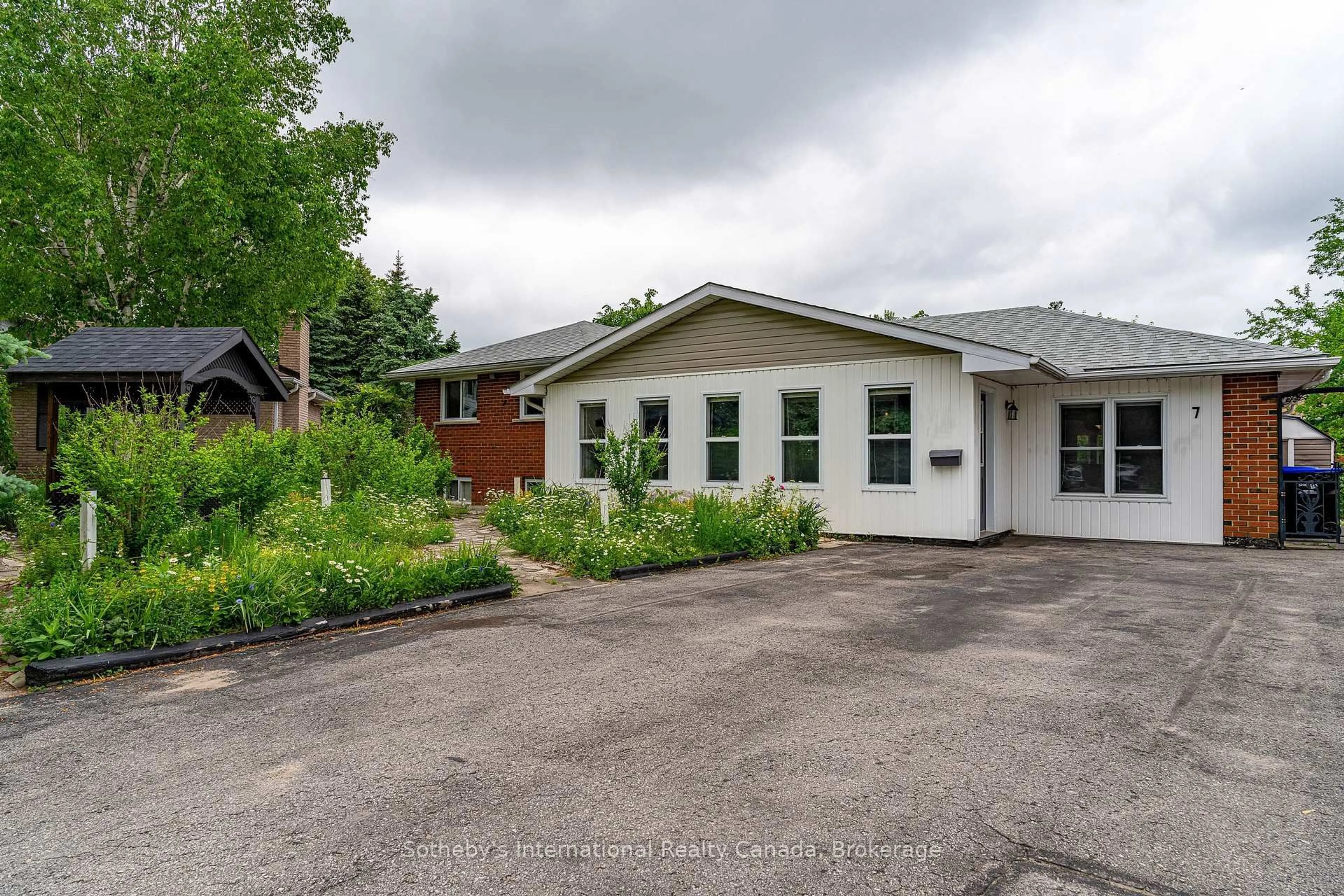 Unknown for 7 Whipps Crt, Collingwood Ontario L9Y 4B7