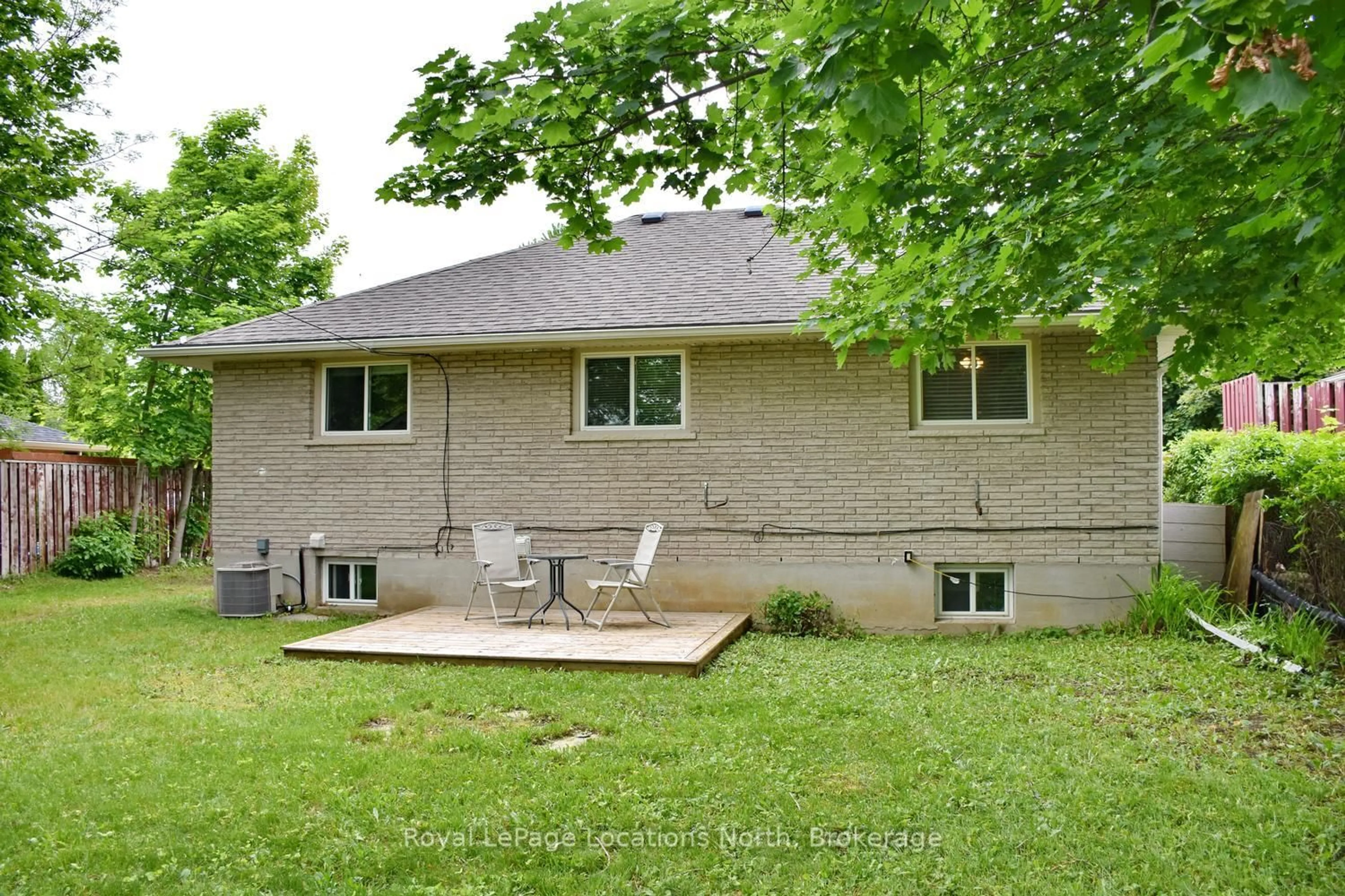 Patio, unknown for 638 OAK St, Collingwood Ontario L9Y 2Z8