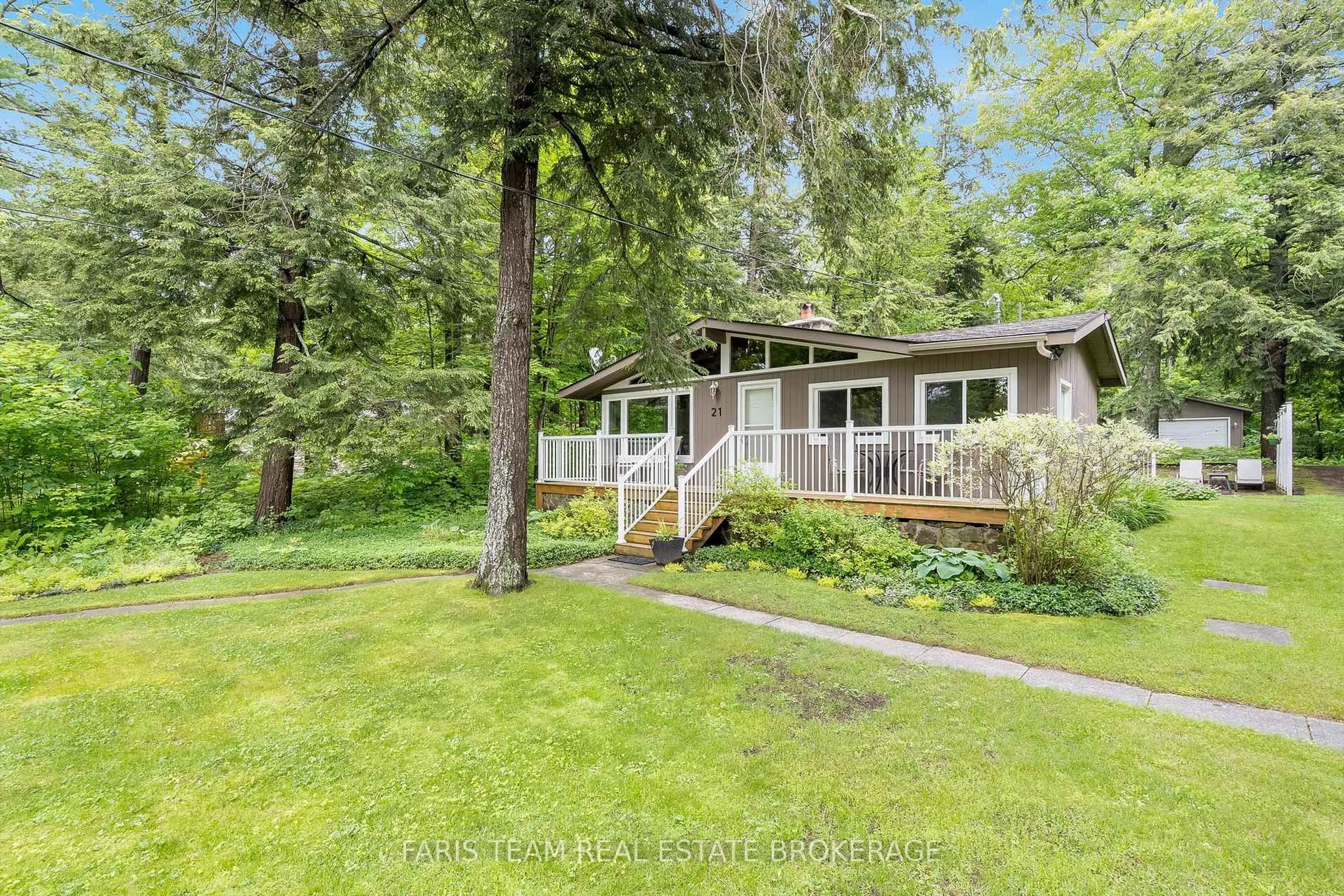 A pic from outside/outdoor area/front of a property/back of a property/a pic from drone, water/lake/river/ocean view for 21 East Beach Rd, Tiny Ontario L9M 0M6