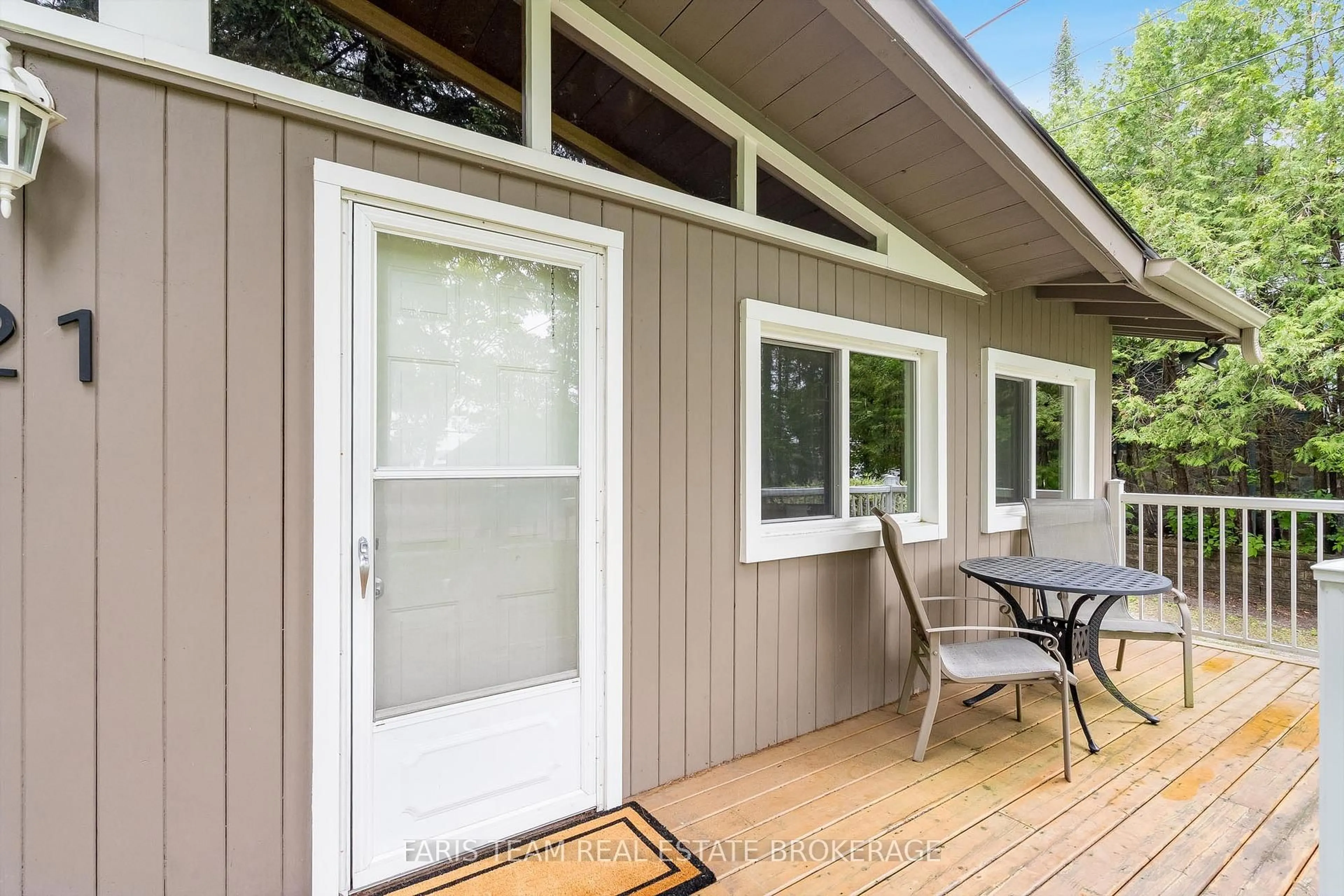 Home with vinyl exterior material, unknown for 21 East Beach Rd, Tiny Ontario L9M 0M6