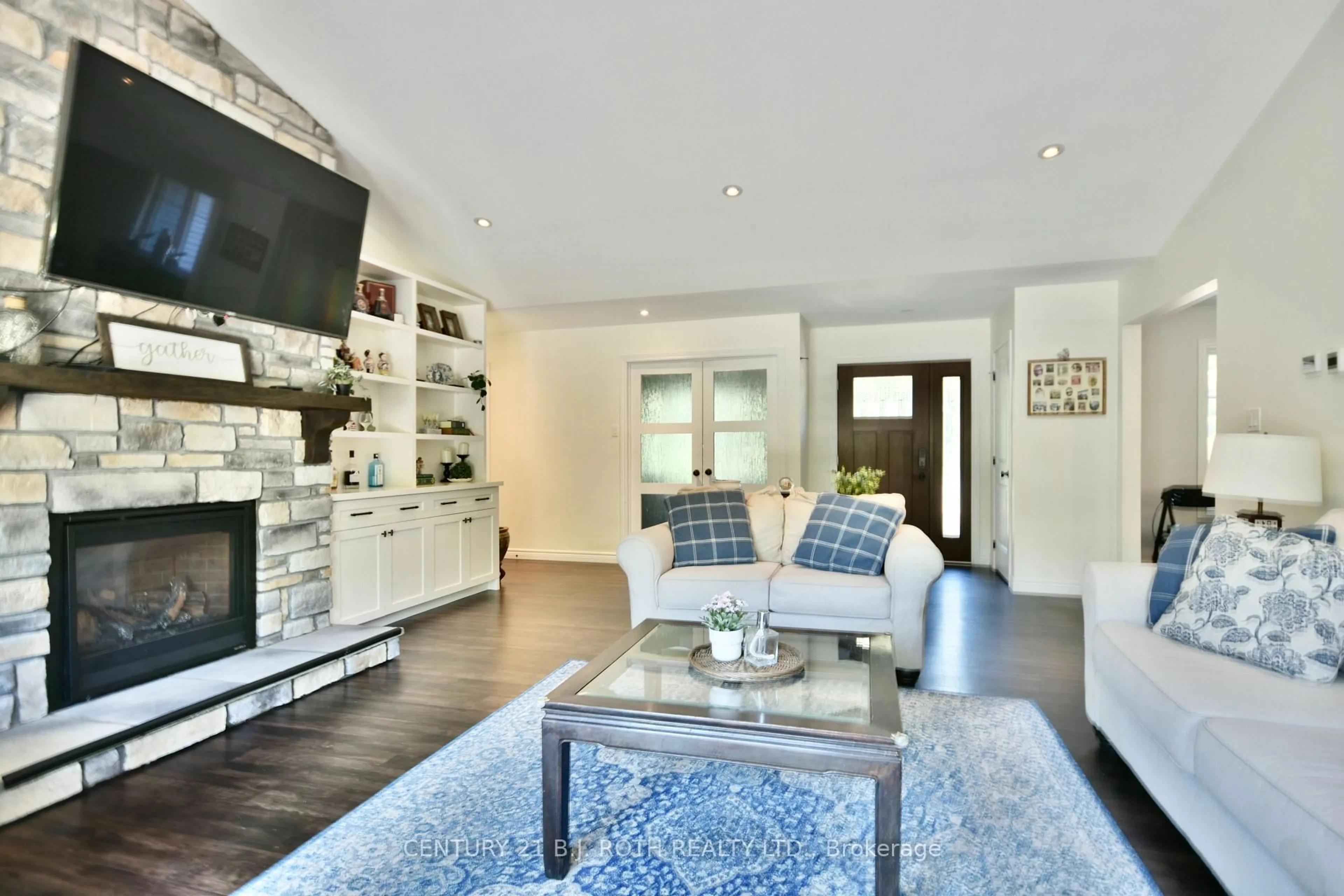 Living room with furniture, unknown for 5 Gerus Rd, Tiny Ontario L0L 2J0